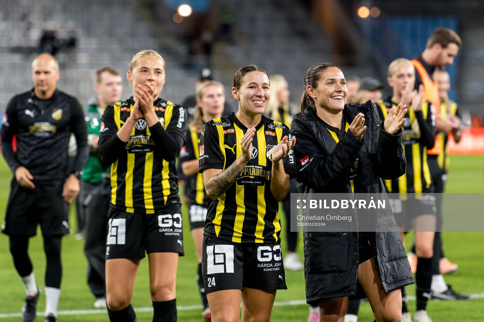 Häckens spelare jublar