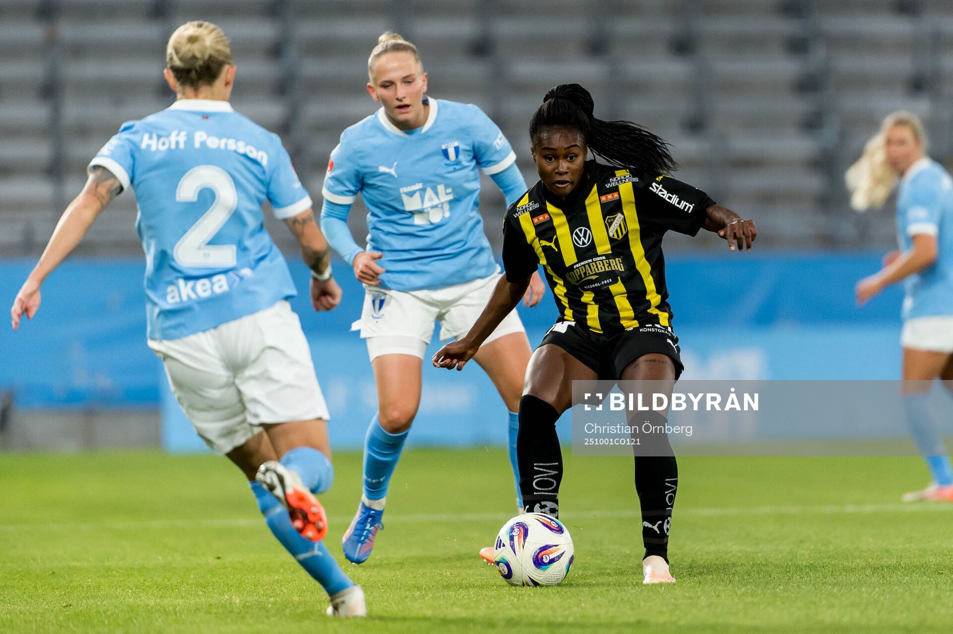 Häckens Monica Jusu Bah och Malmö FFs Tuva Skoog