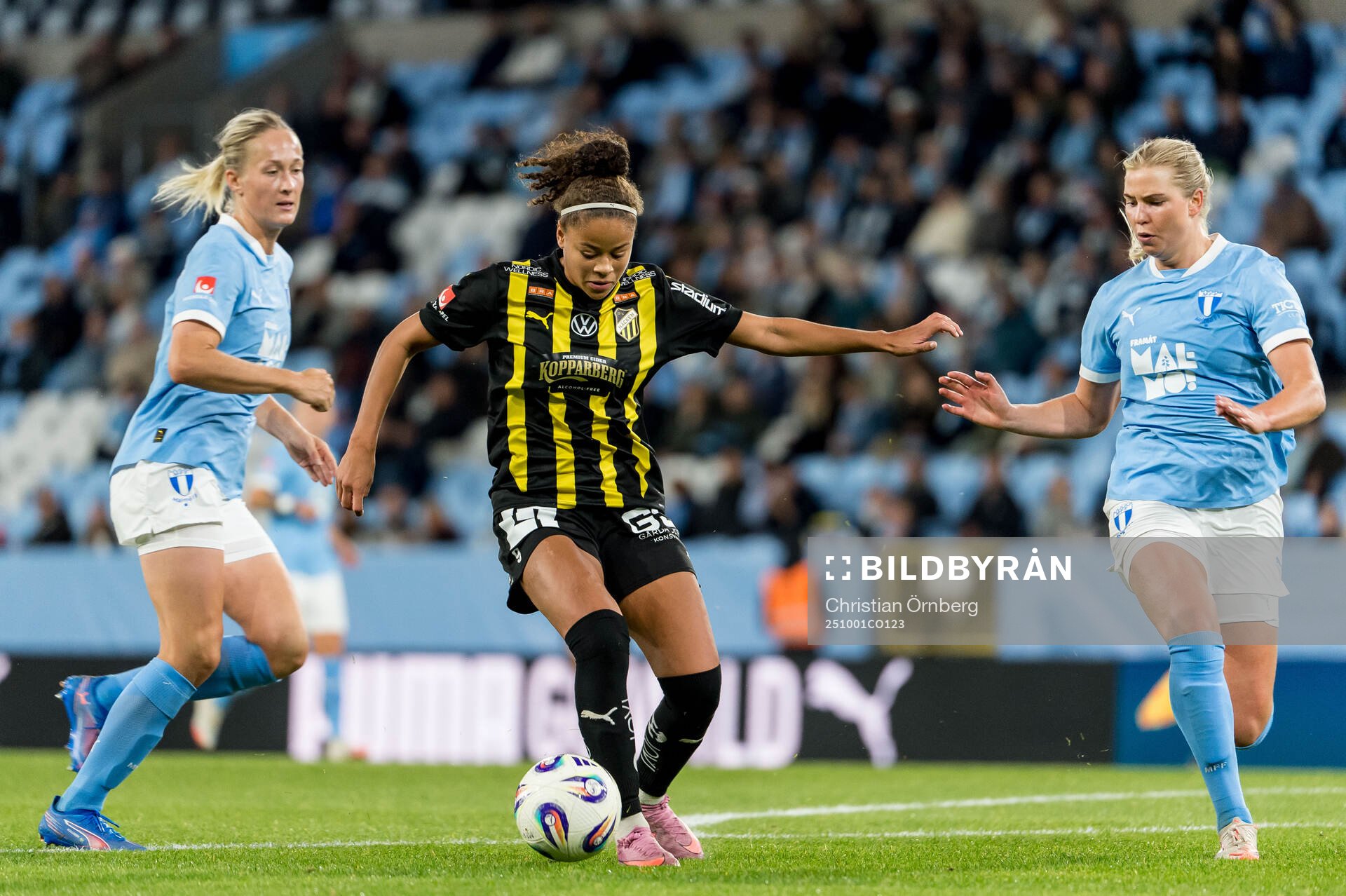 Häckens Felicia Schröder och Malmö FFs Sanna Kullberg