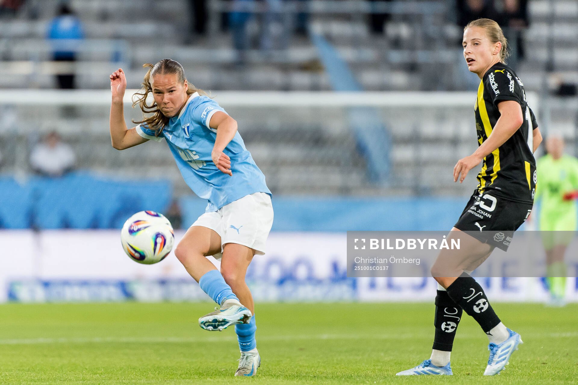 Malmö FFs Karoline Olesen och Häckens Anna Anvegård
