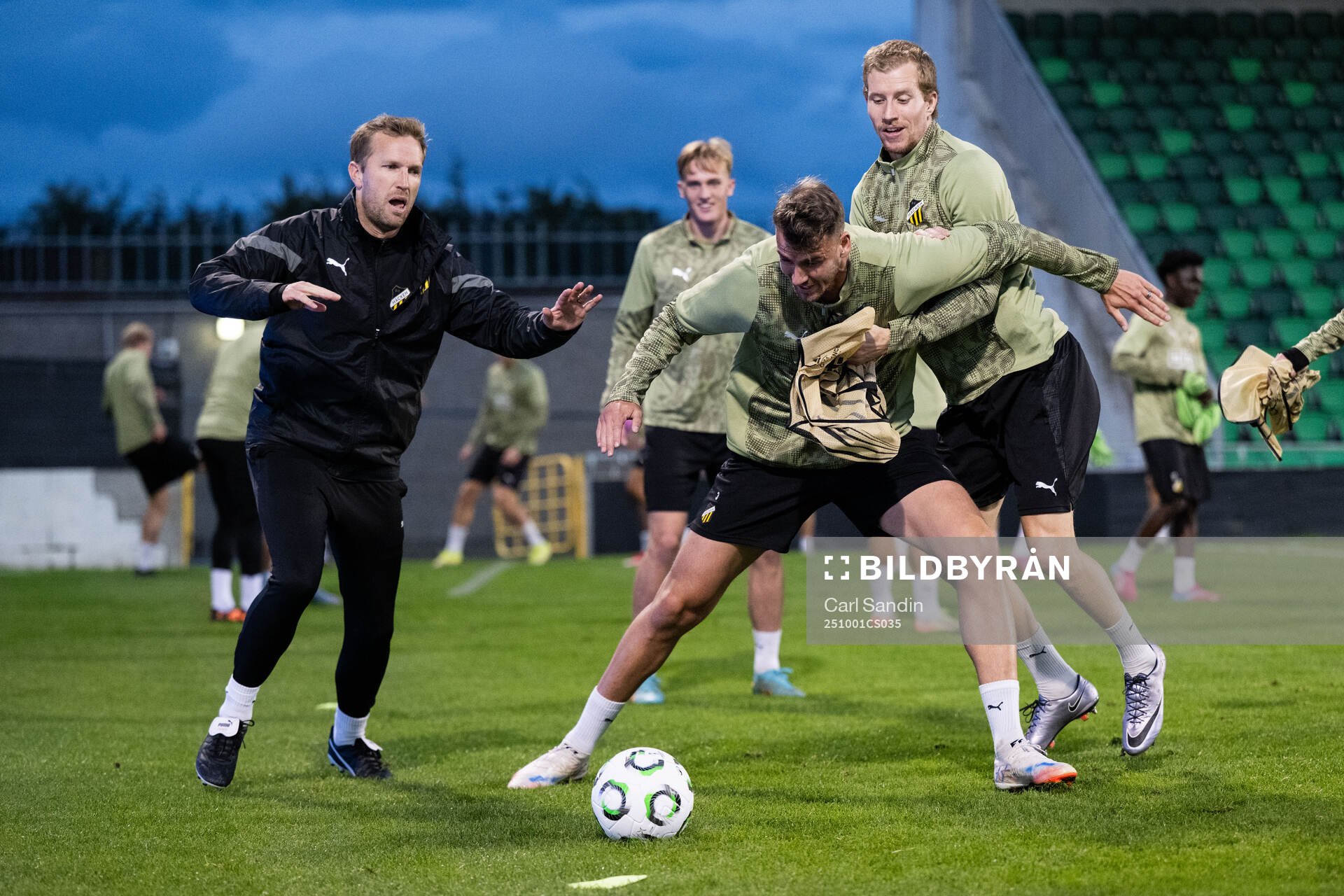 Assistant coach Rasmus Lindgren, Johan Hammar and Simon