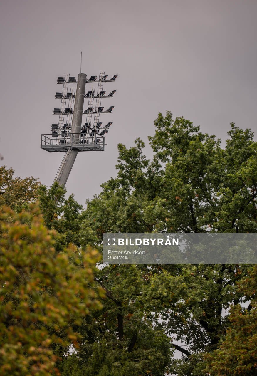 General view of floodlights at Doosan Arena