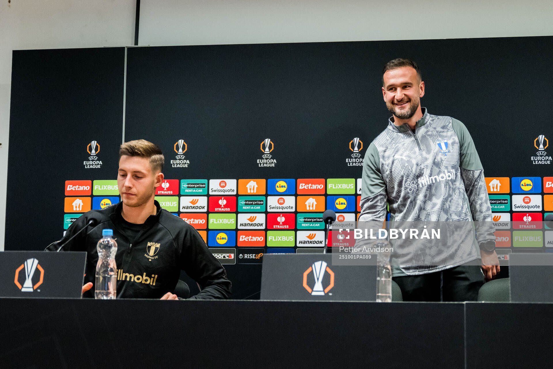 Lasse Berg Johnsen and Head coach Anes Mravac