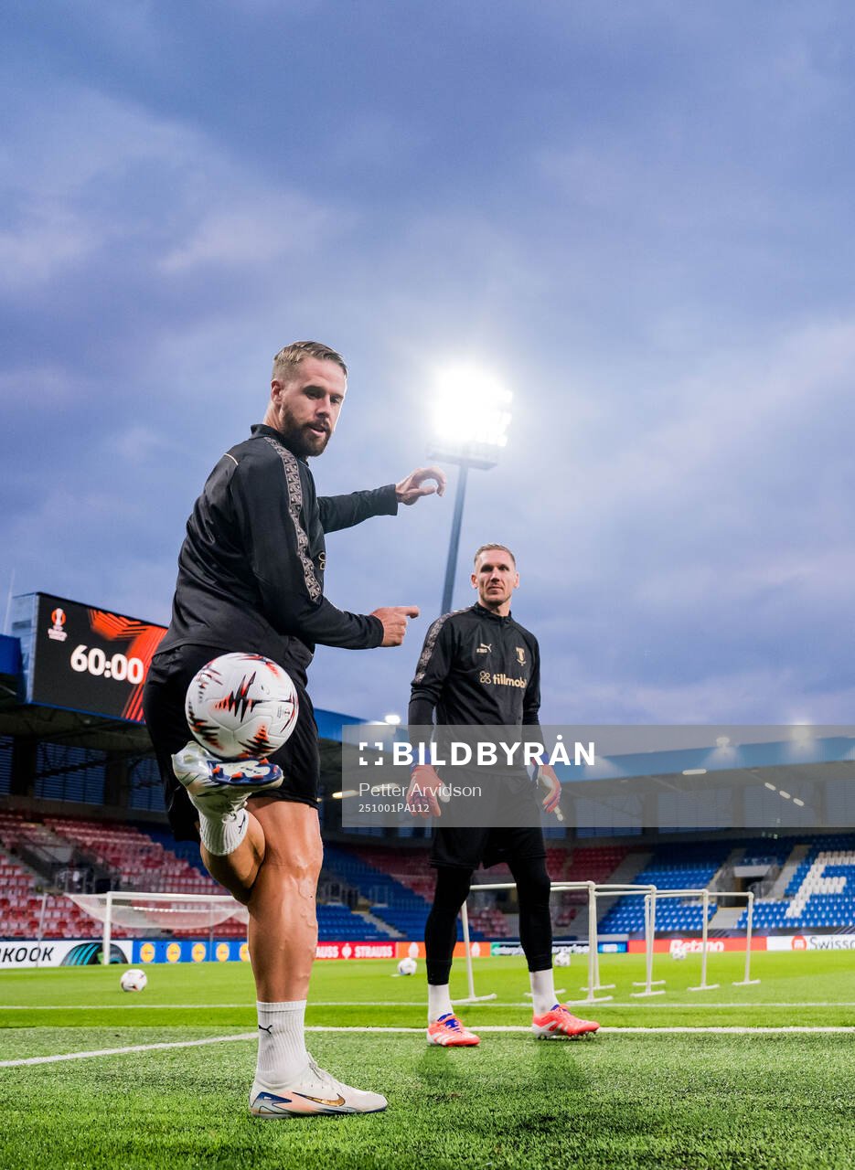 Pontus Jansson and Goalkeeper Robin Olsen