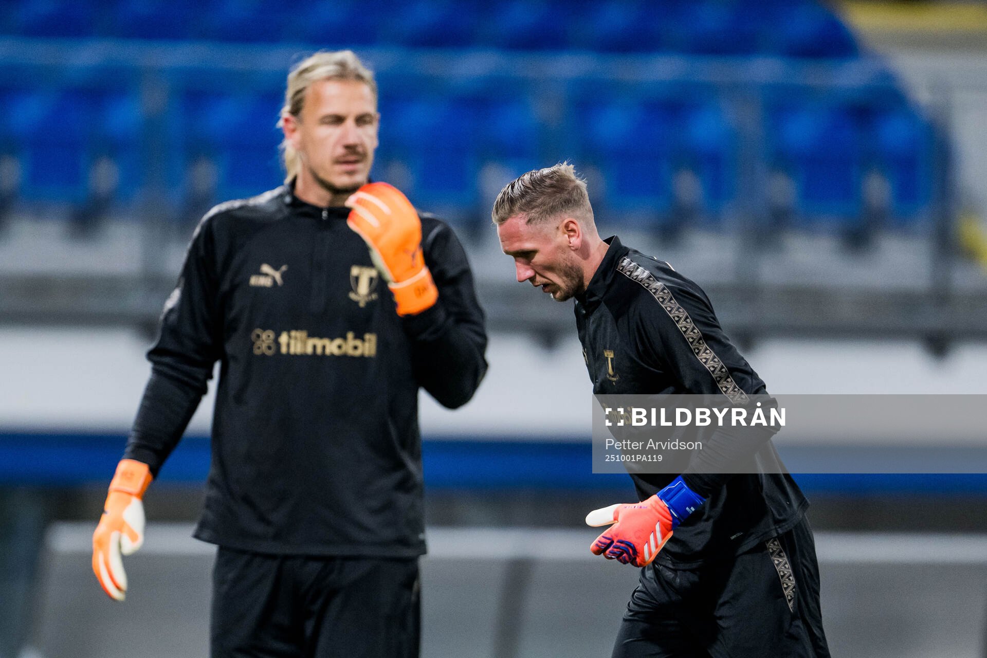 Goalkeeper Johan Dahlin and Goalkeeper Robin Olsen
