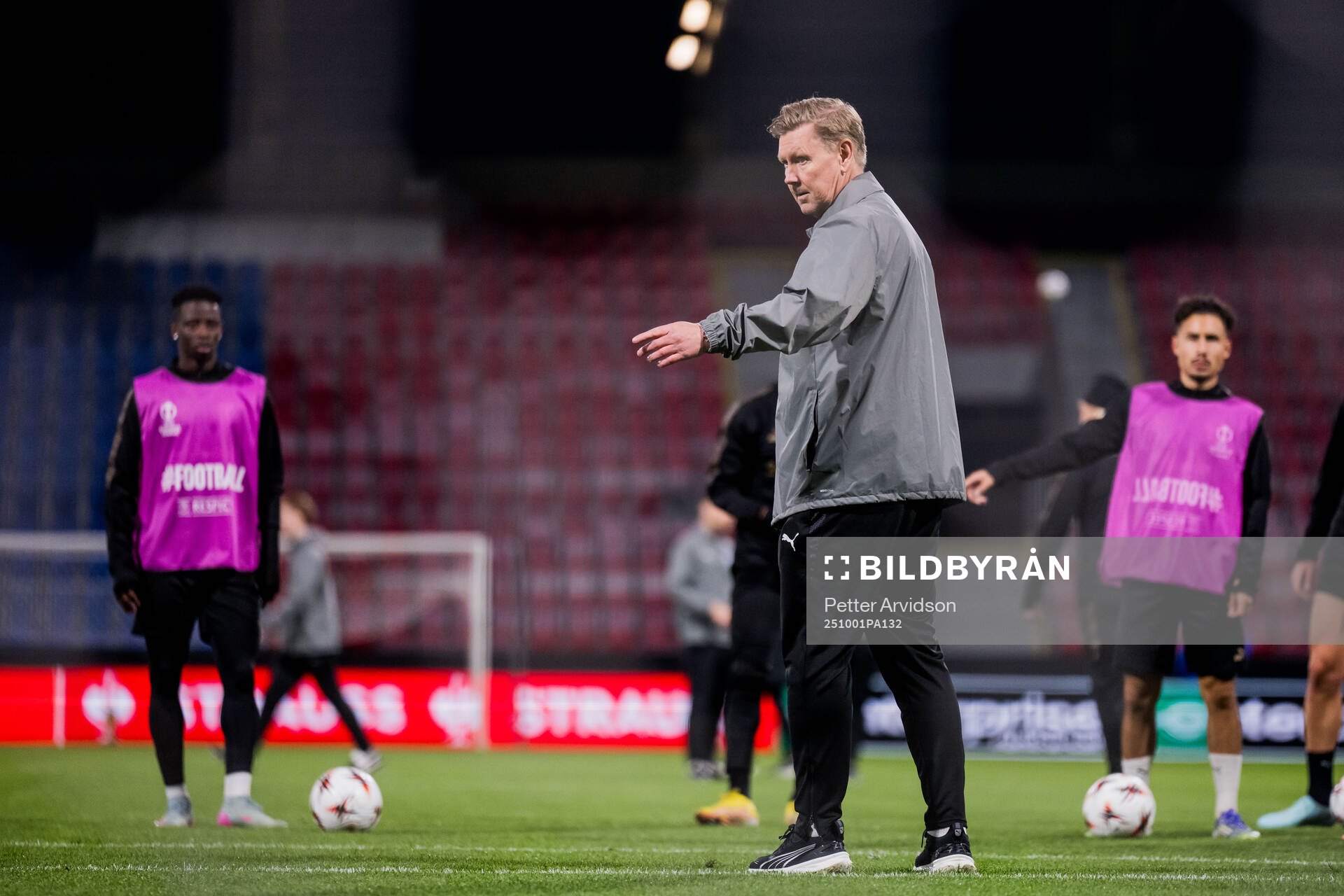 Assistant coach Peter Wettergren