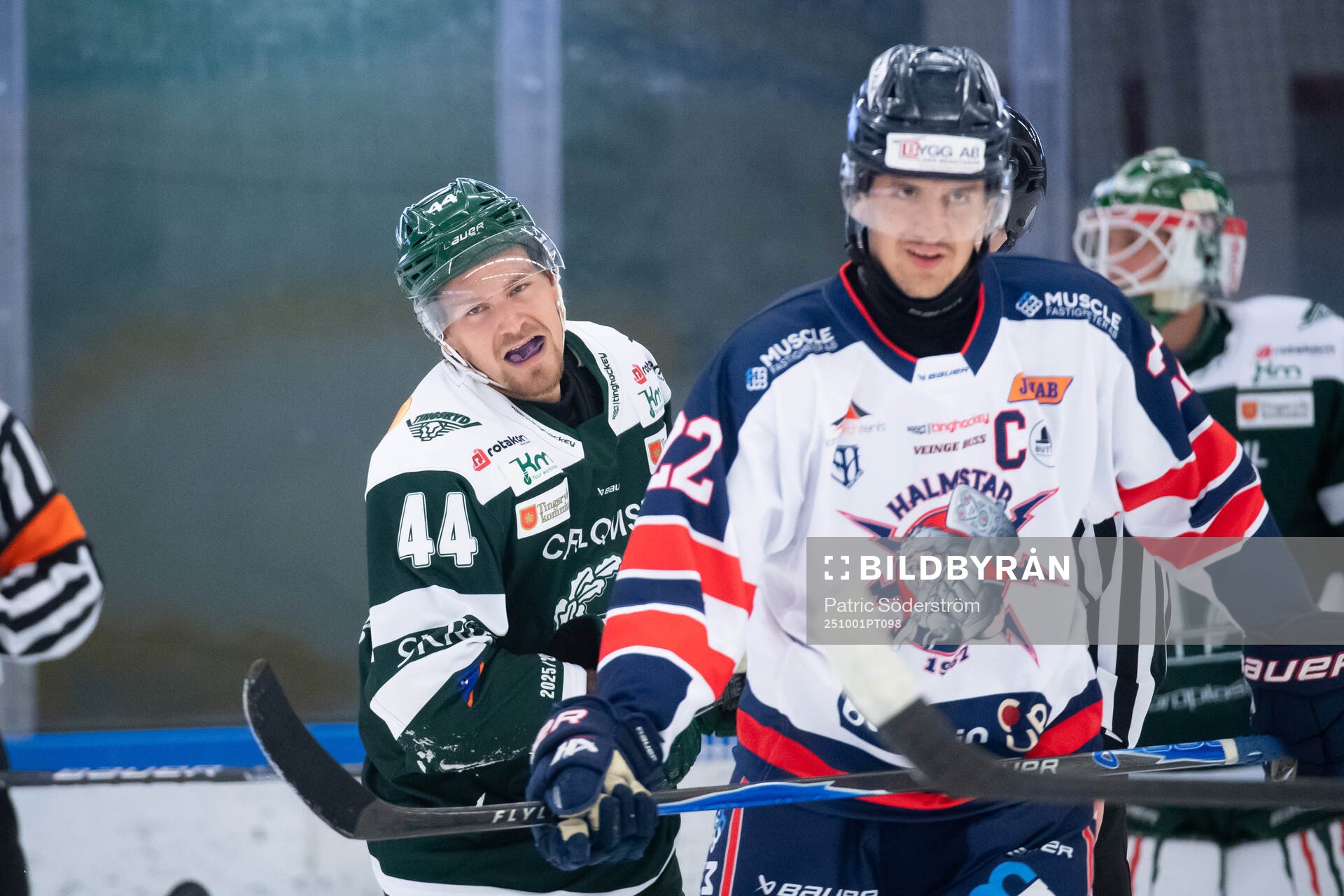Tingsryds AIFs Simon Svensson och Halmstads Victor Gagic