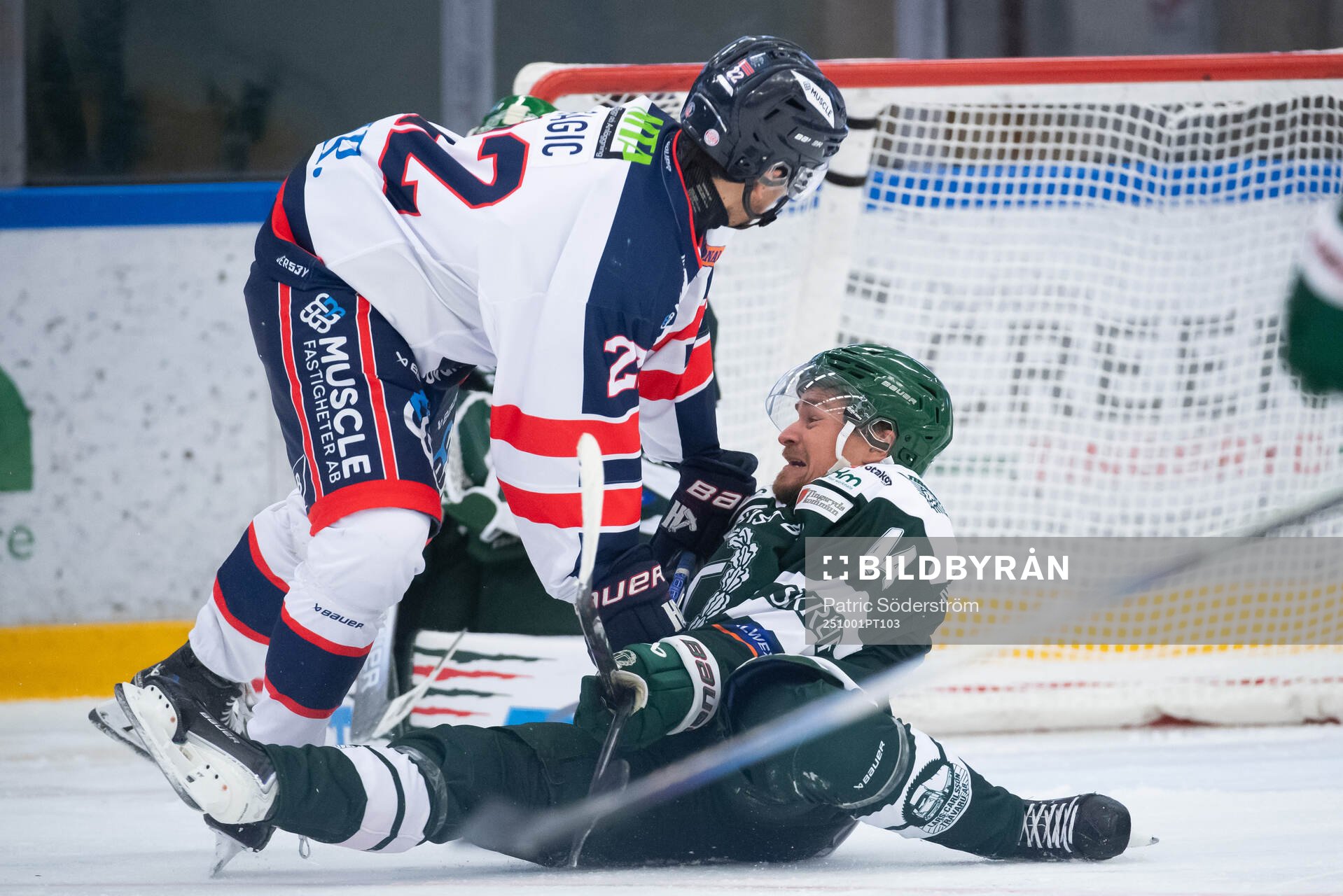 Halmstads Victor Gagic och Tingsryds AIFs Simon Svensson