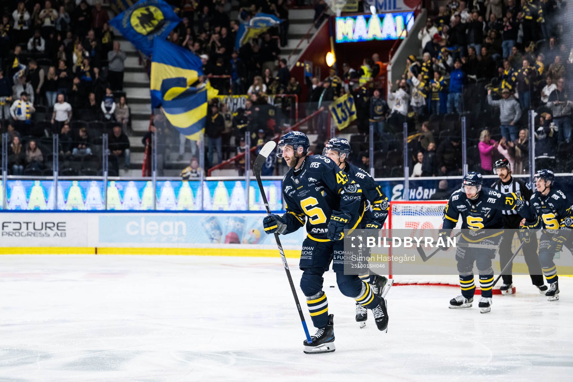 Södertäljes Sebastian Dyk jublar