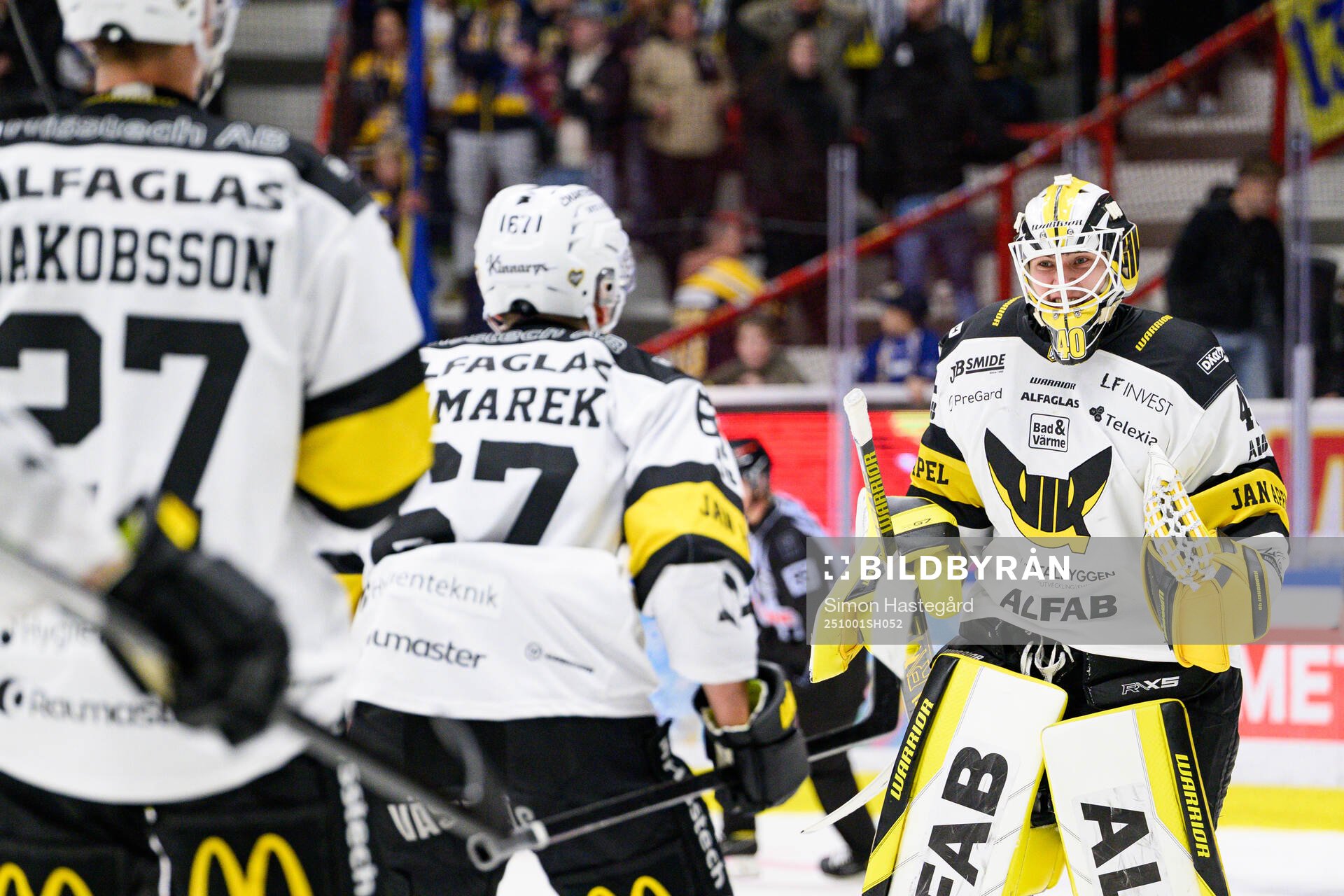 Västerås målvakt Rasmus Korhonen jublar
