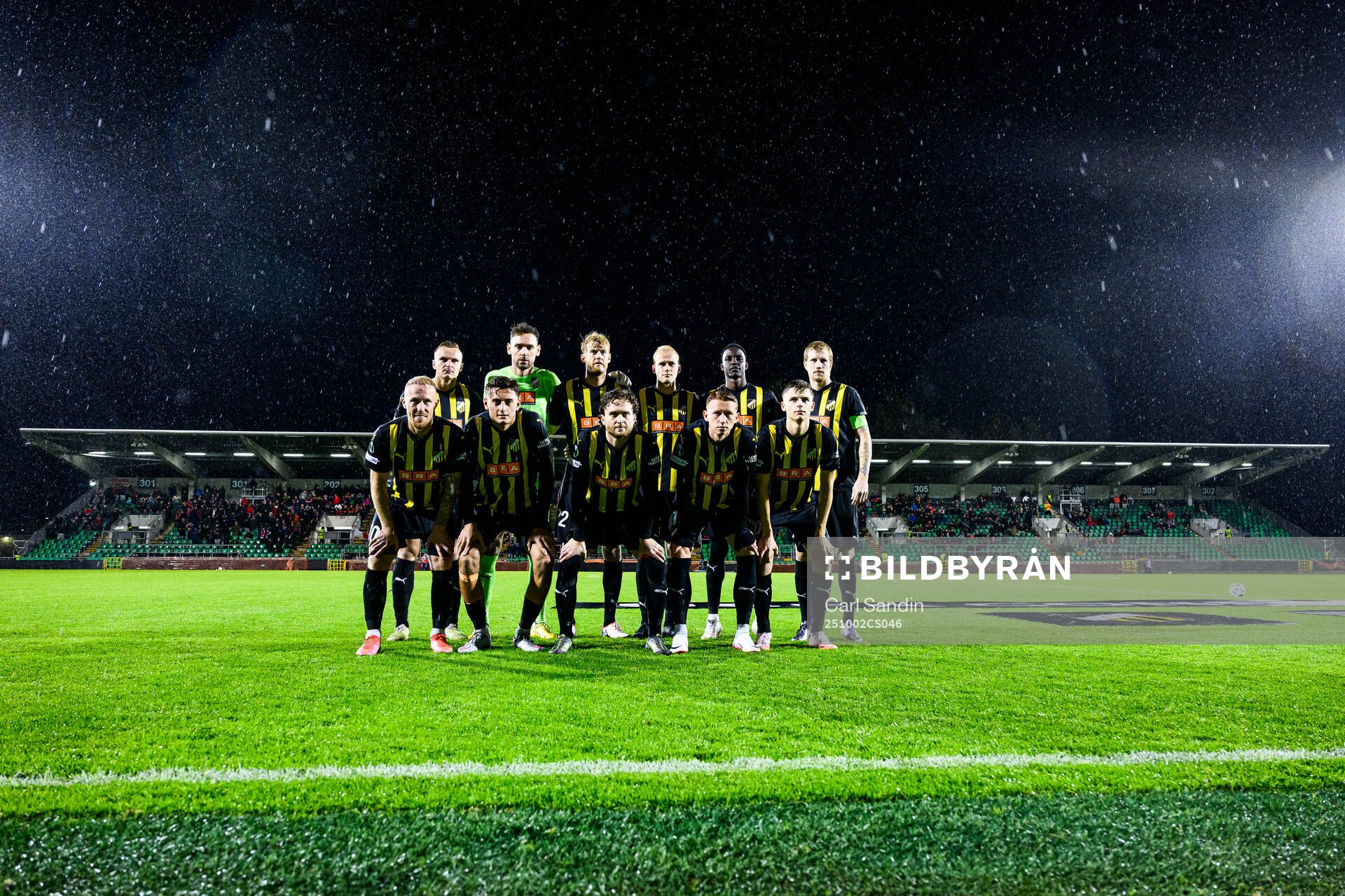 Staring eleven of Häcken pose for a team photo