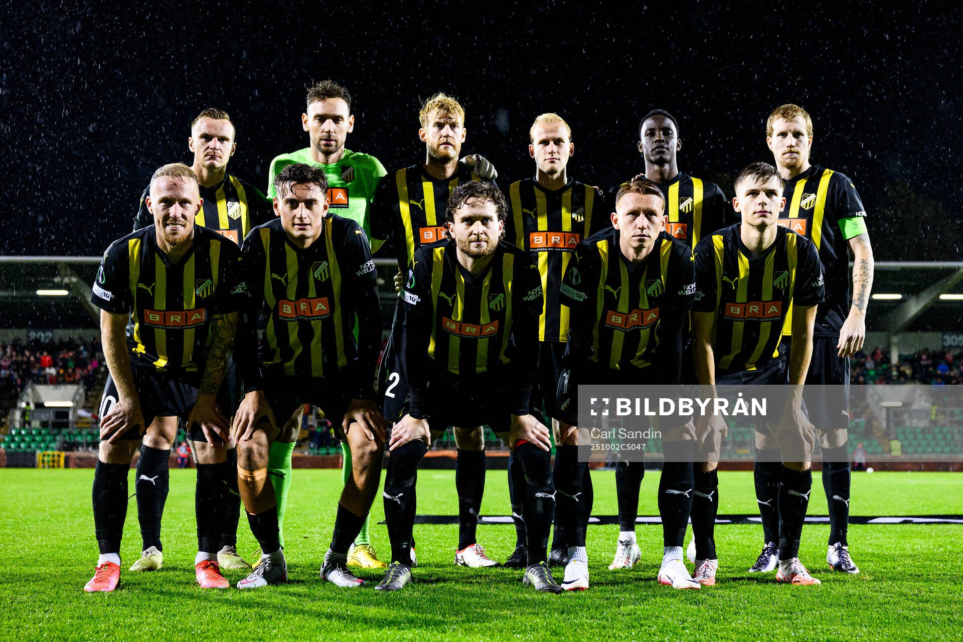 Staring eleven of Häcken pose for a team photo