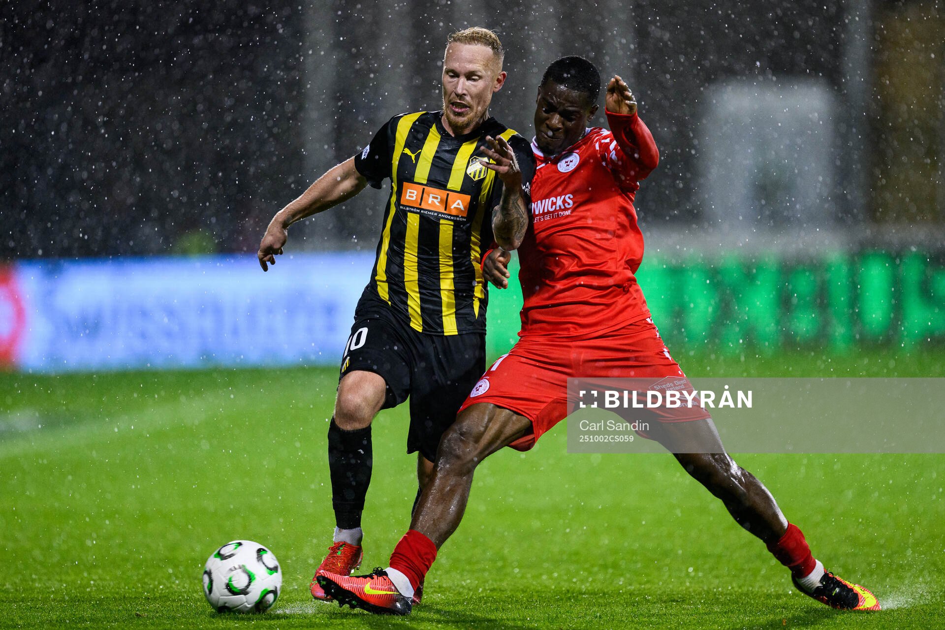 Mikkel Rygaard Jensen and Julius Lindberg of Häcken