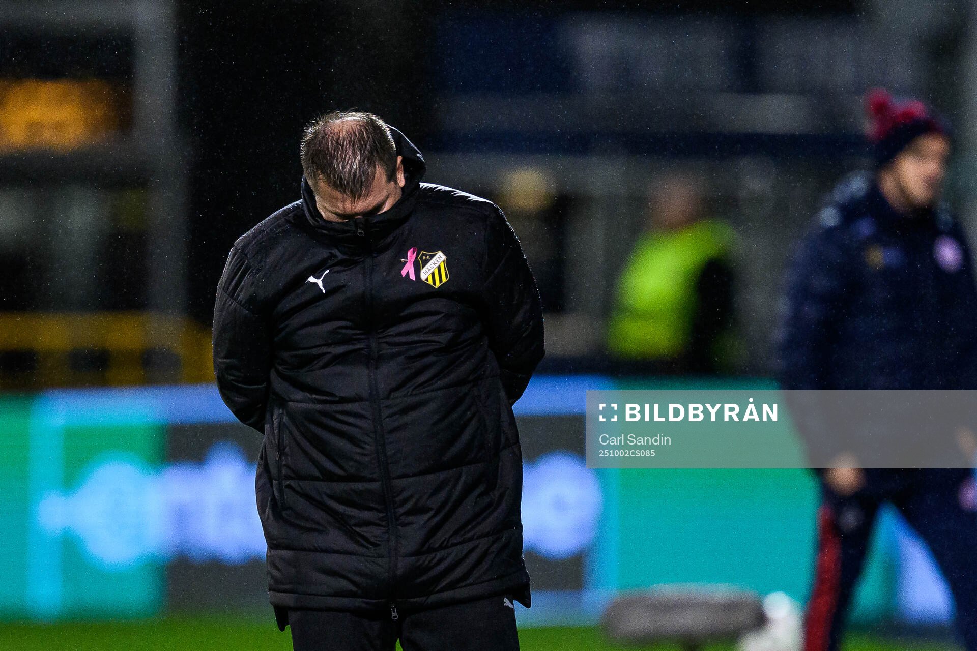 Coach Jens Gustafsson of Häcken looks dejected