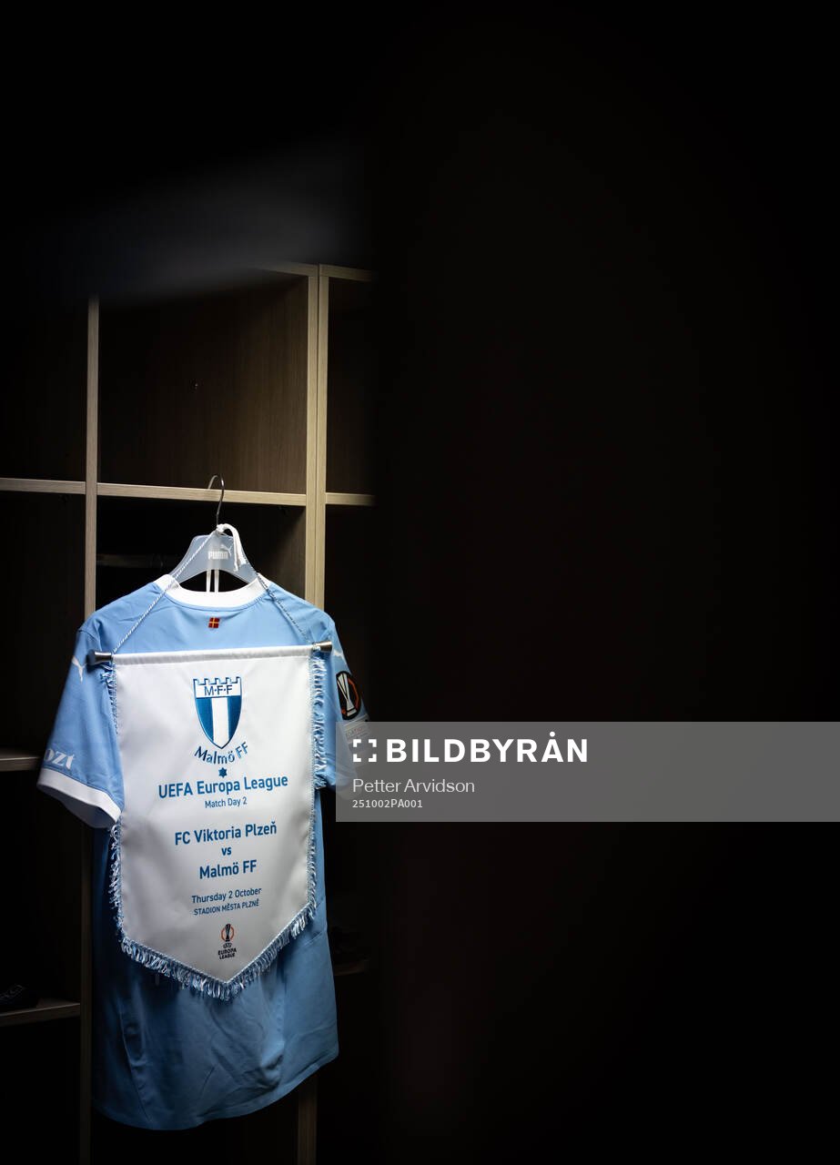General view of the matchday pennant in the dressing room