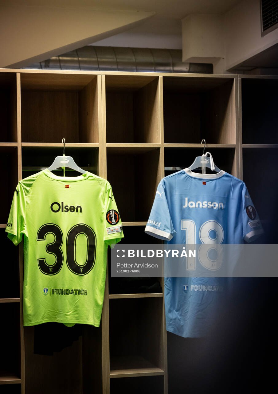 The kits of goalkeeper Robin Olsen and Pontus Jansson of
