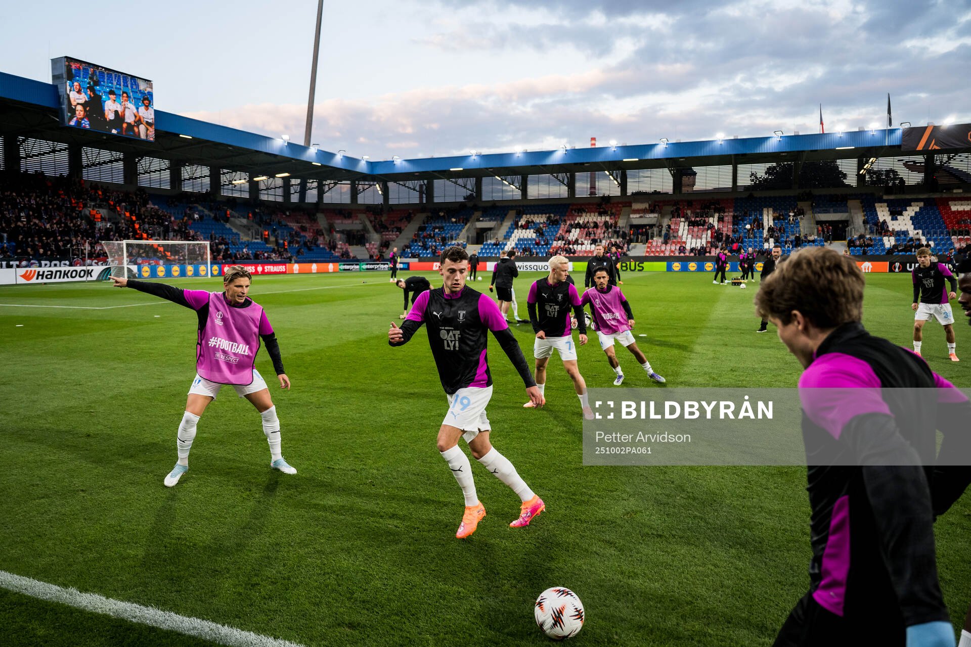 Jens Stryger Larsen and Colin Rösler of Malmö FF