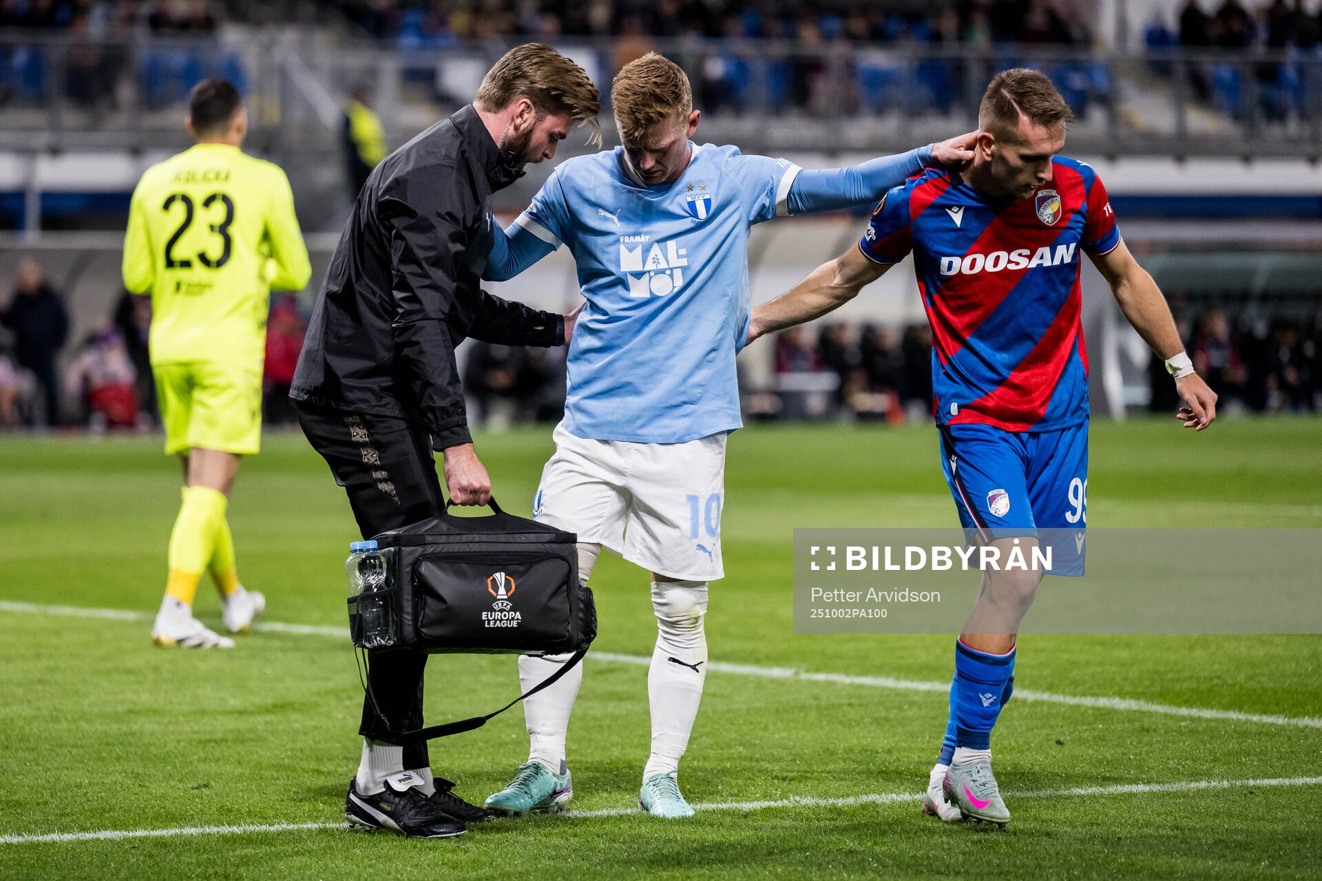 Anders Christiansen of Malmö FF and Amar Memic of Viktoria