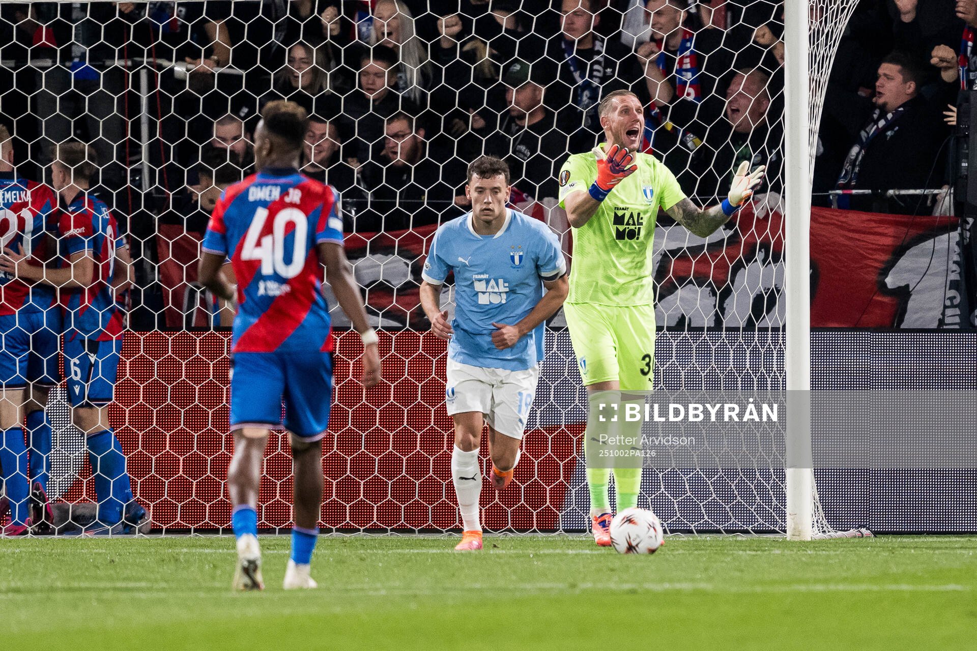Goalkeeper Robin Olsen of Malmö FF looks dejected