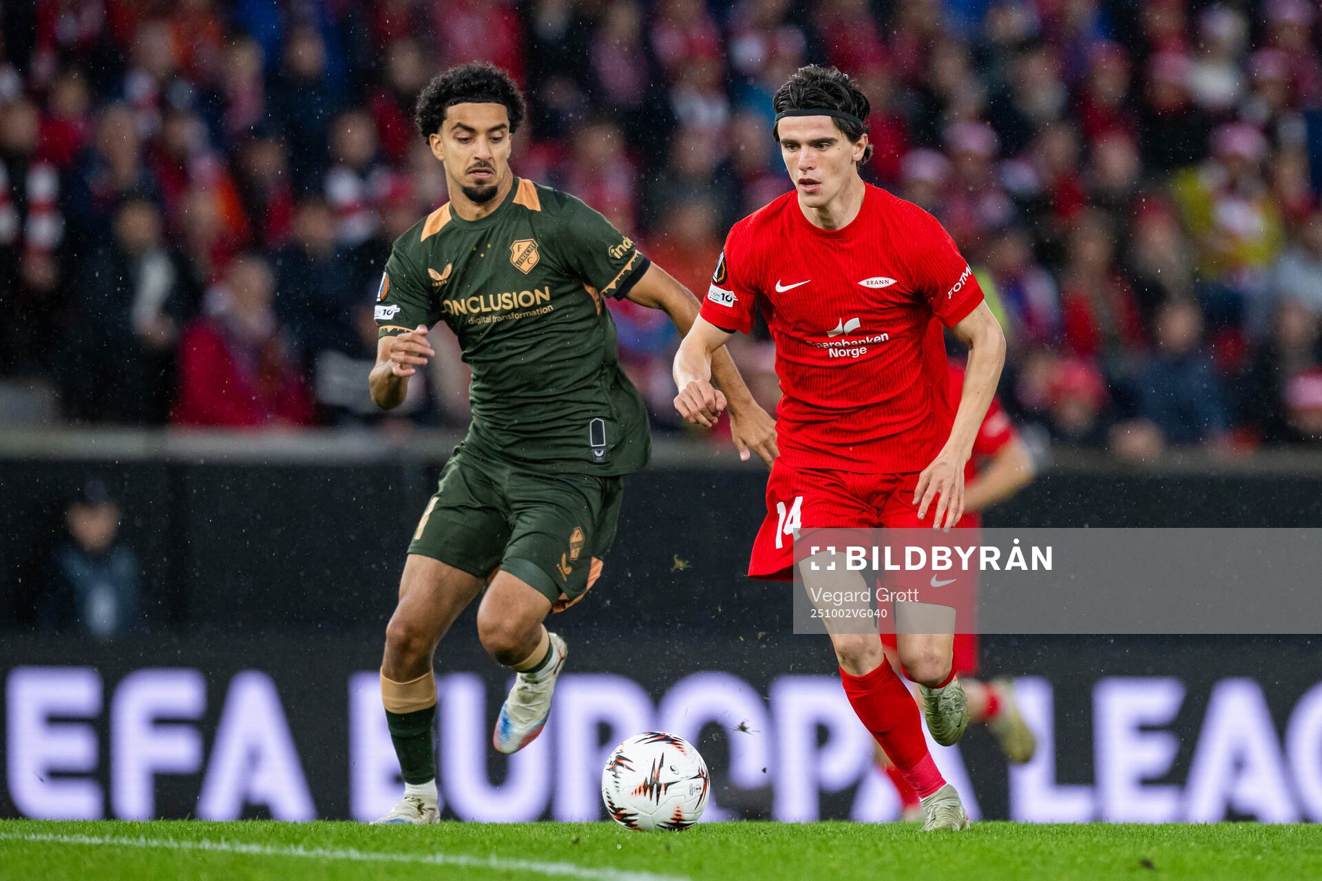 Zidane Iqbal of Utrecht and Ulrik Mathisen of Brann