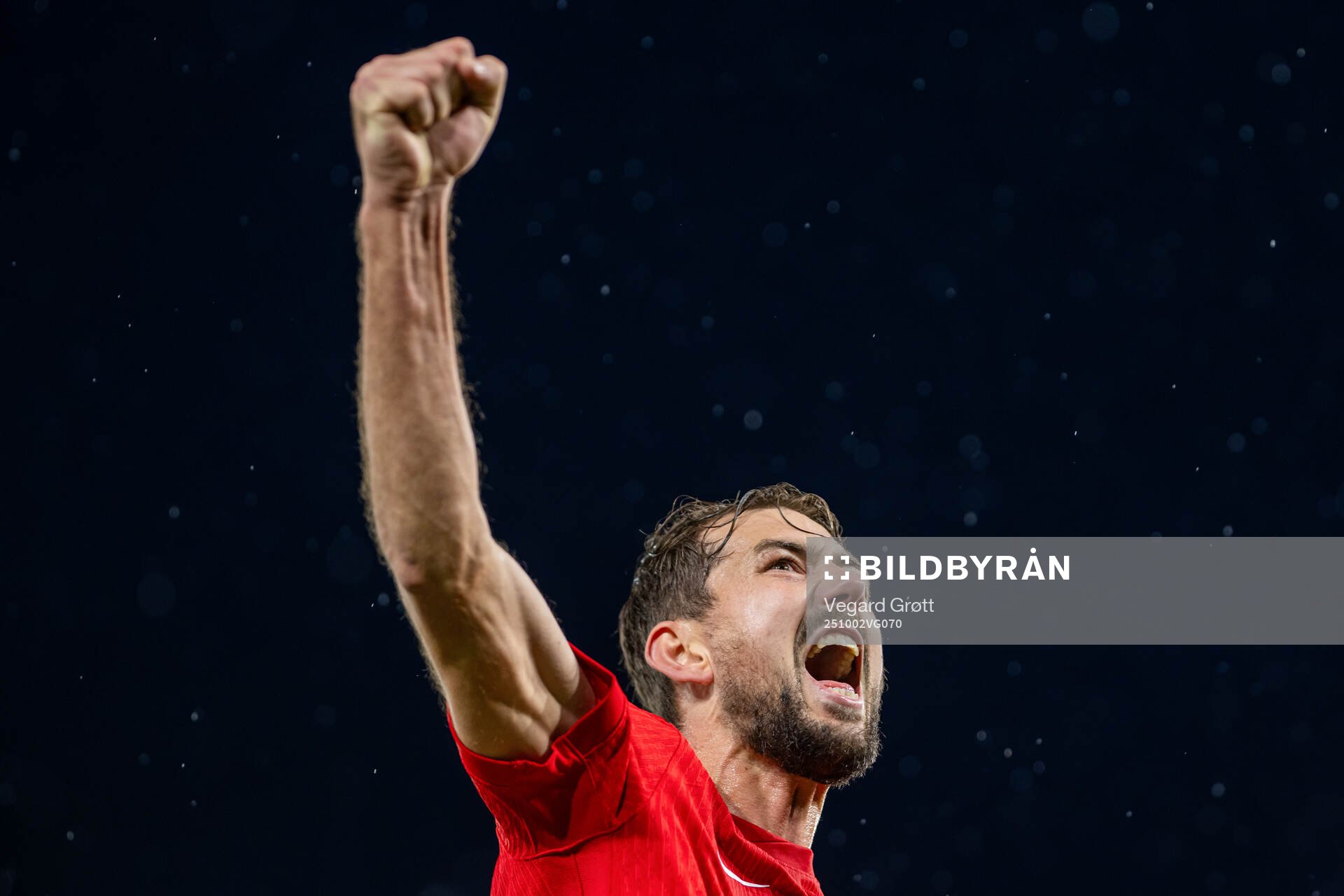 Fredrik Pallesen Knudsen of Brann celebrates