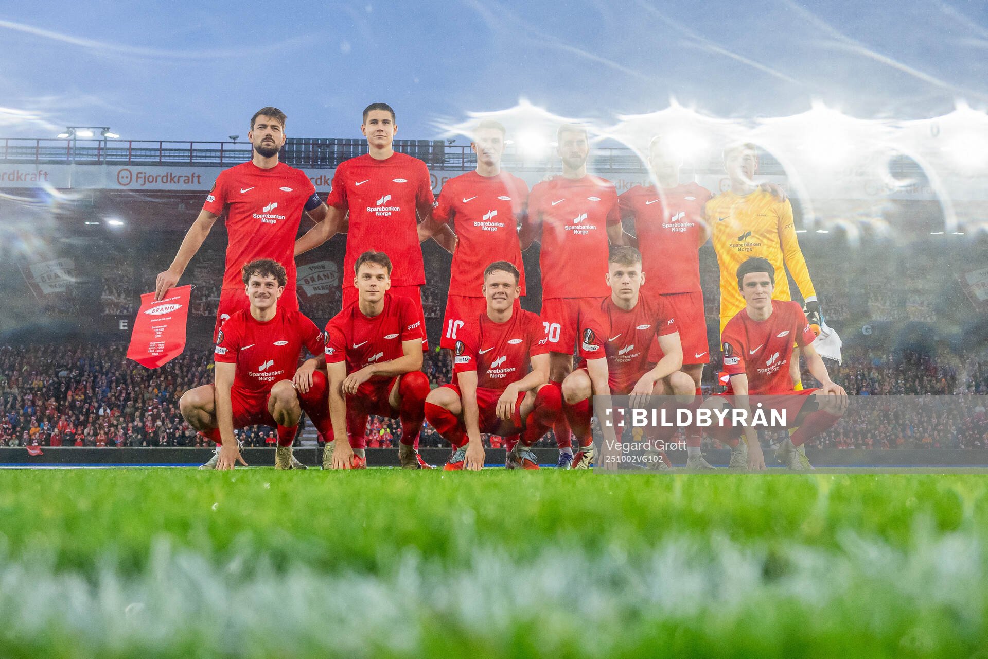 The starting eleven of Brann pose for a team photo