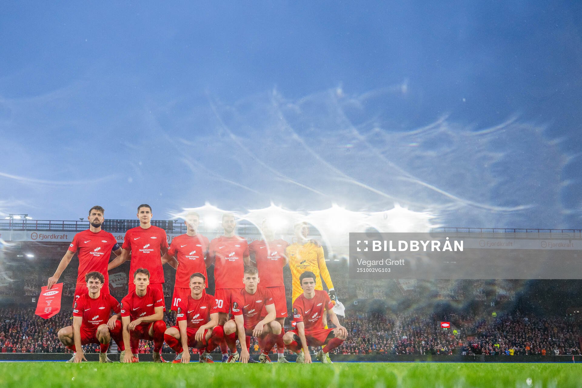 The starting eleven of Brann pose for a team photo