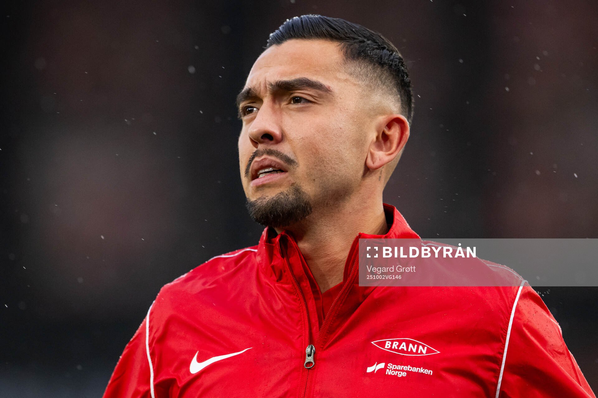 Niklas Castro of Brann warms up