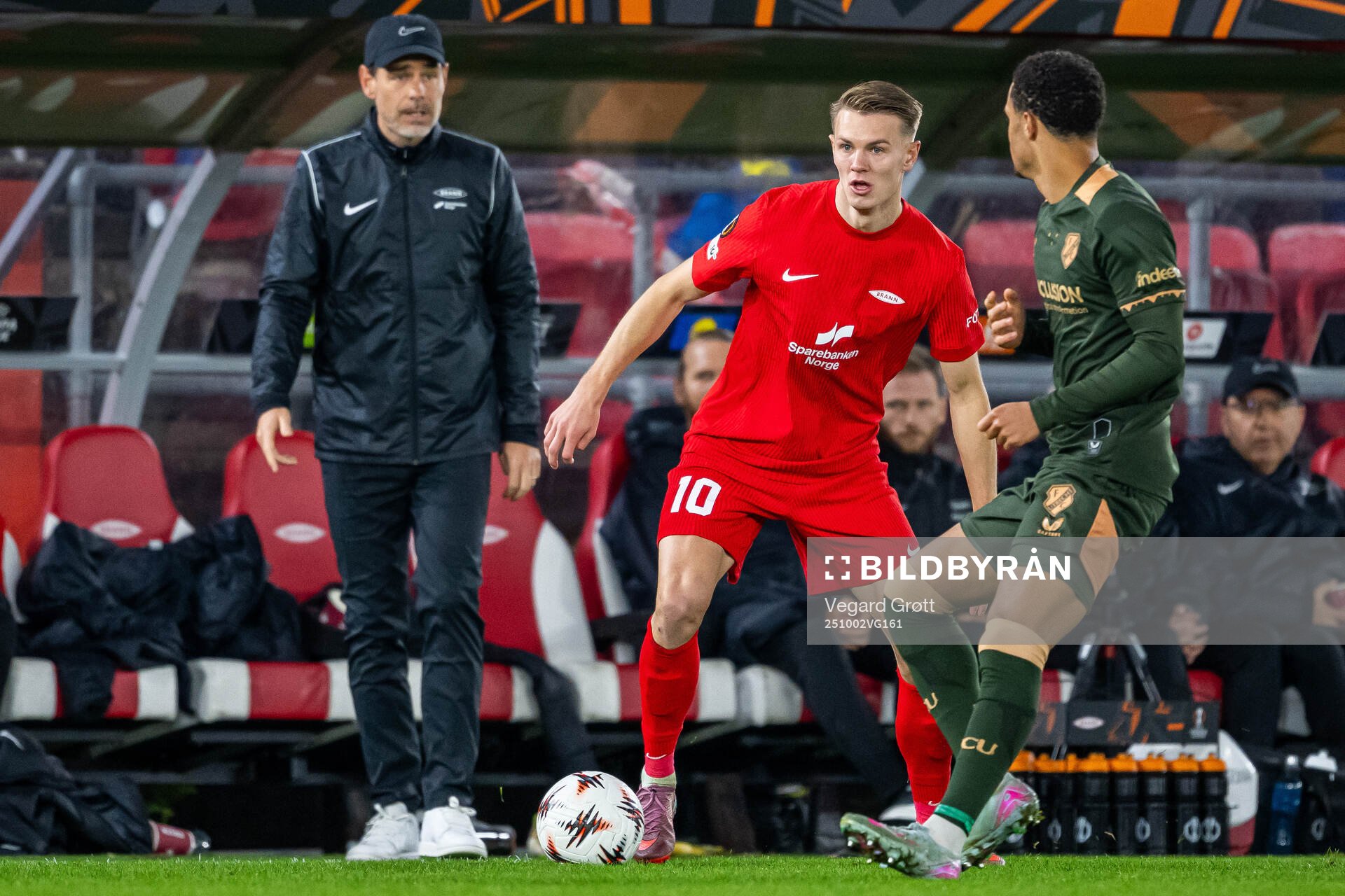 Freyr Alexandersson, head coach of Brann, and Emil Kornvig