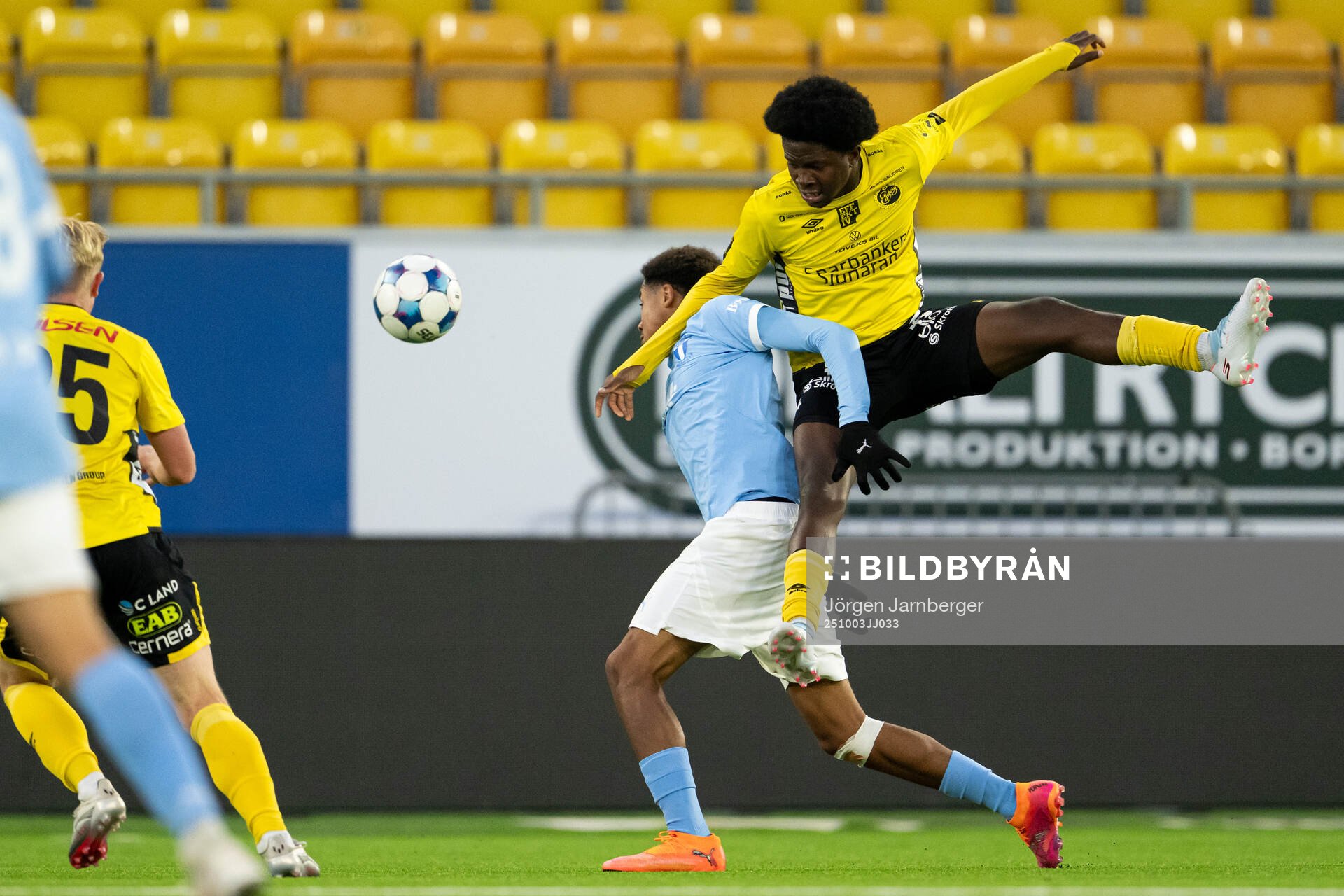 Malmö FFs Theodor Lundbergh och Elfsborgs Ozor Victor Okeke