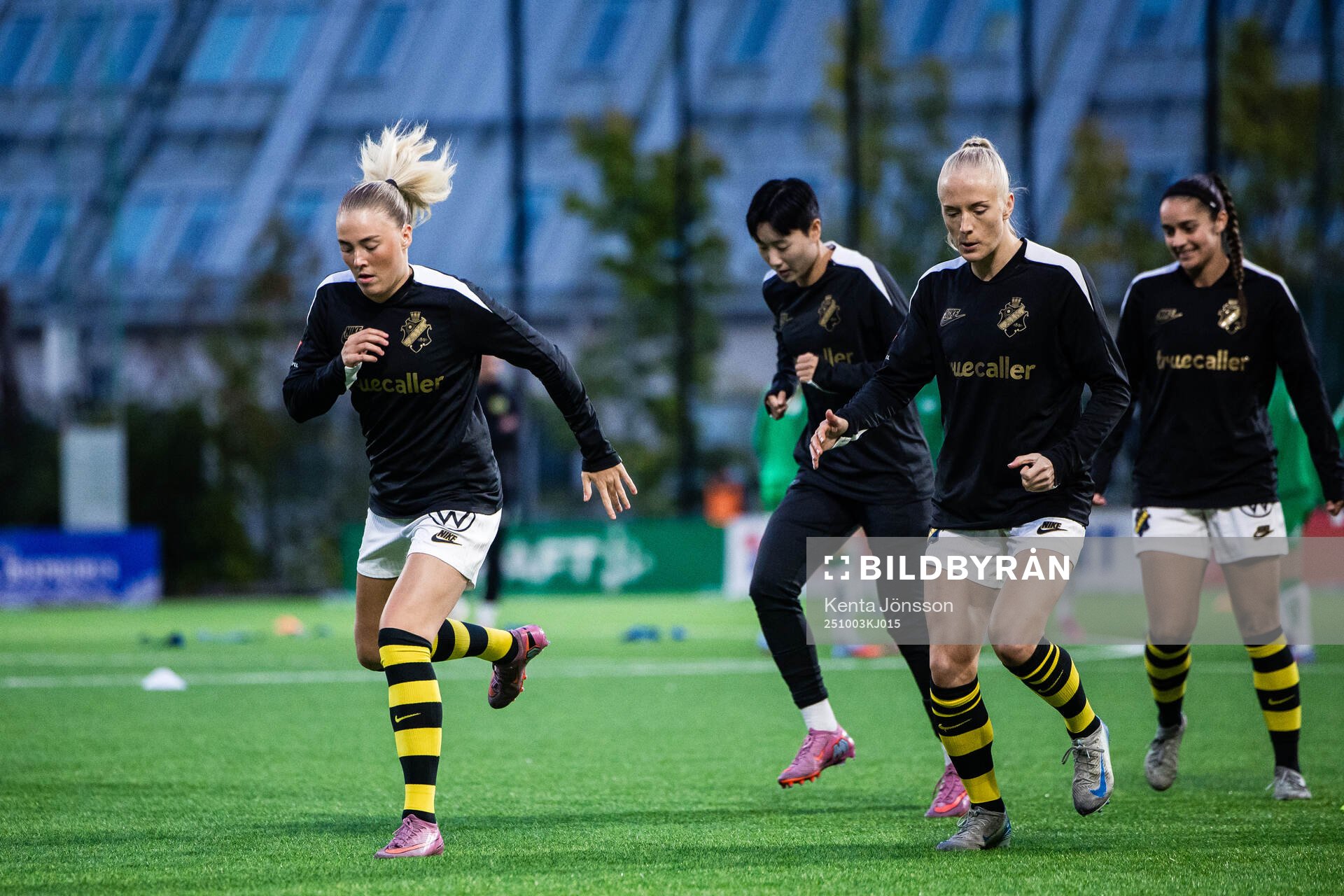 AIKs Ida Björnberg och Olivia Lindstedt