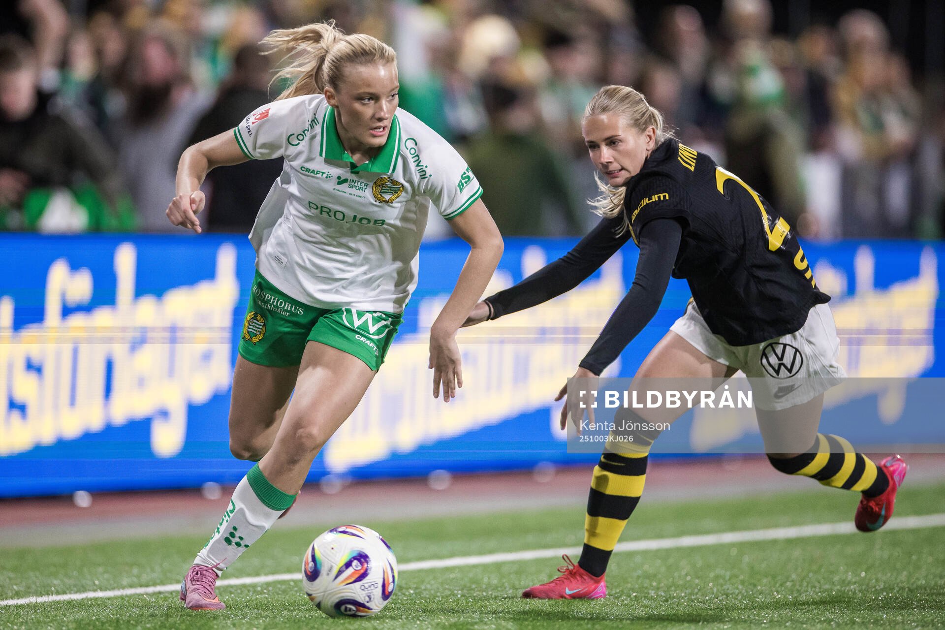 Hammarbys Smilla Holmberg och AIKs Olivia Lindstedt