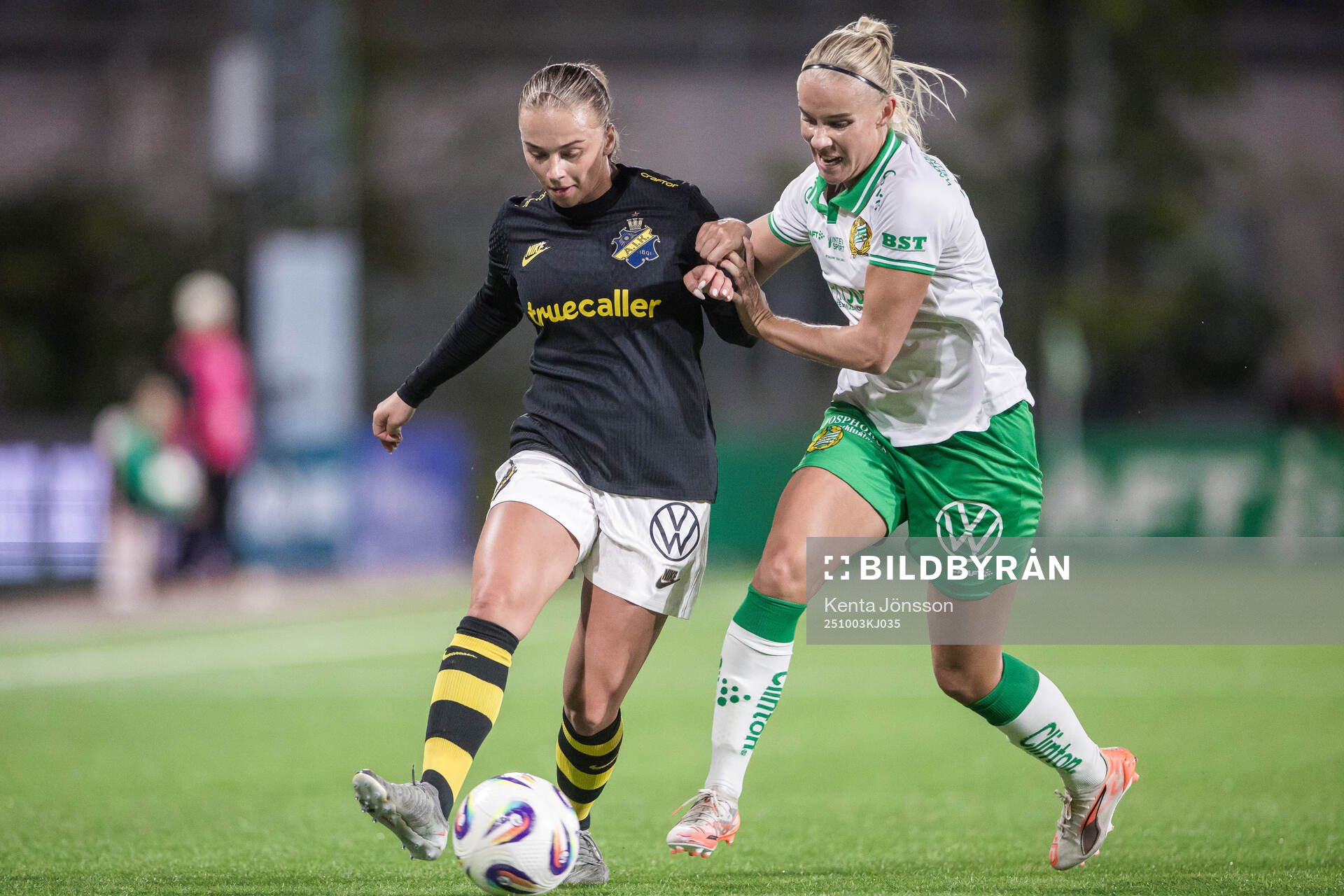AIKs Villemo Dahlqvist och Hammarbys Stina Lennartsson