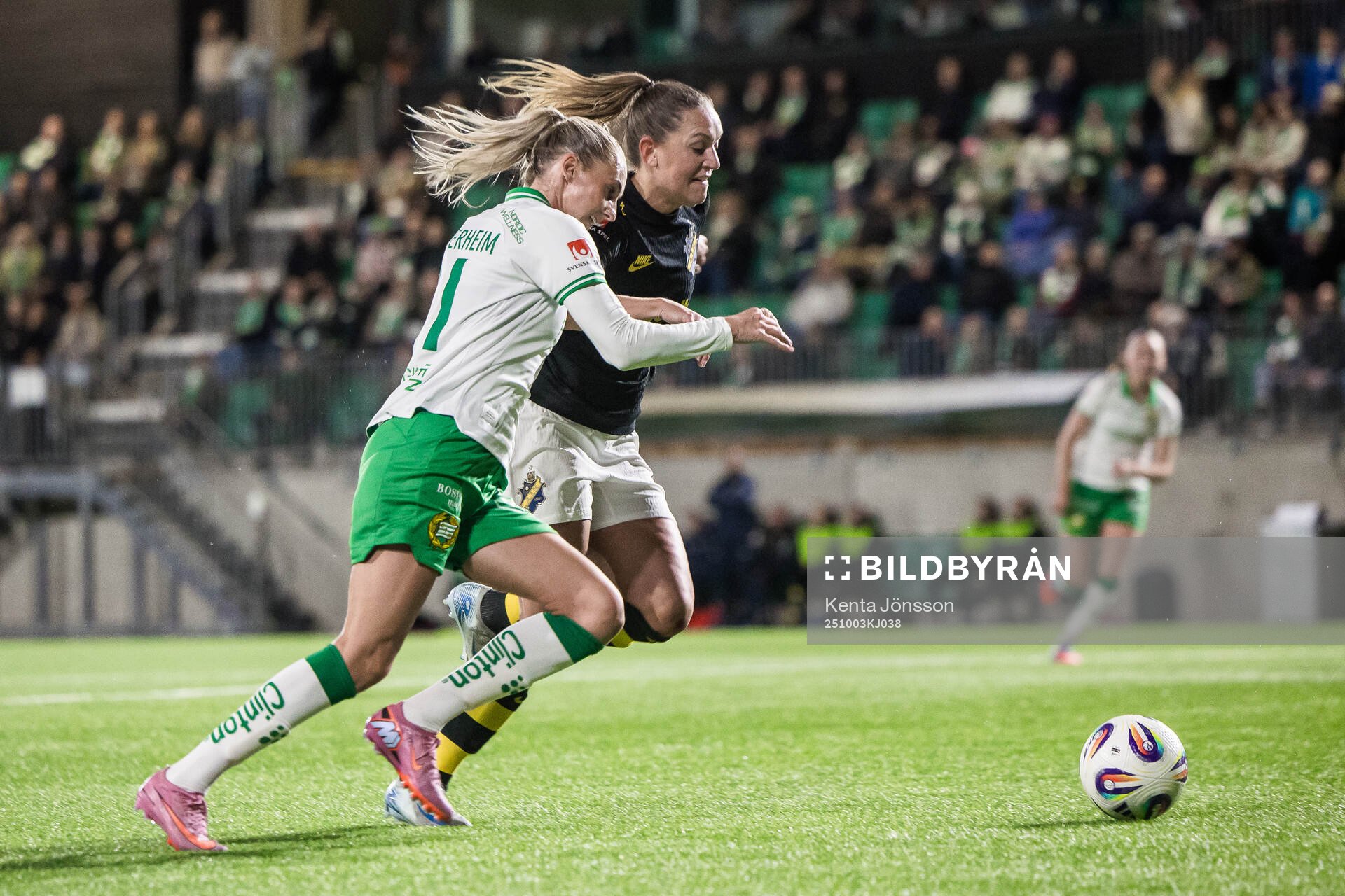 Hammarbys Ellen Wangerheim och AIKs Jennie Nordin