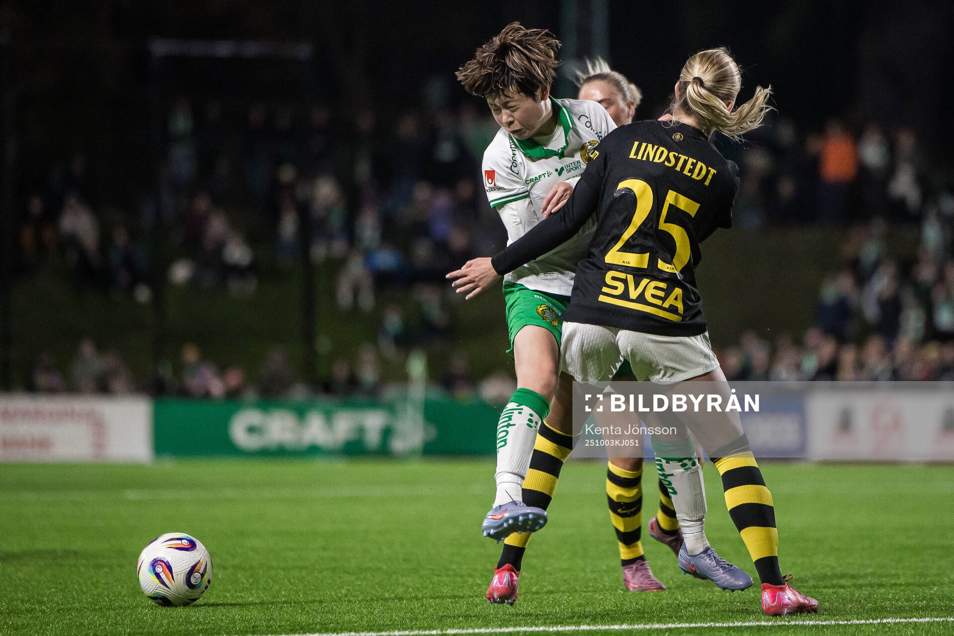 Hammarbys Asato Miyagawa och AIKs Olivia Lindstedt