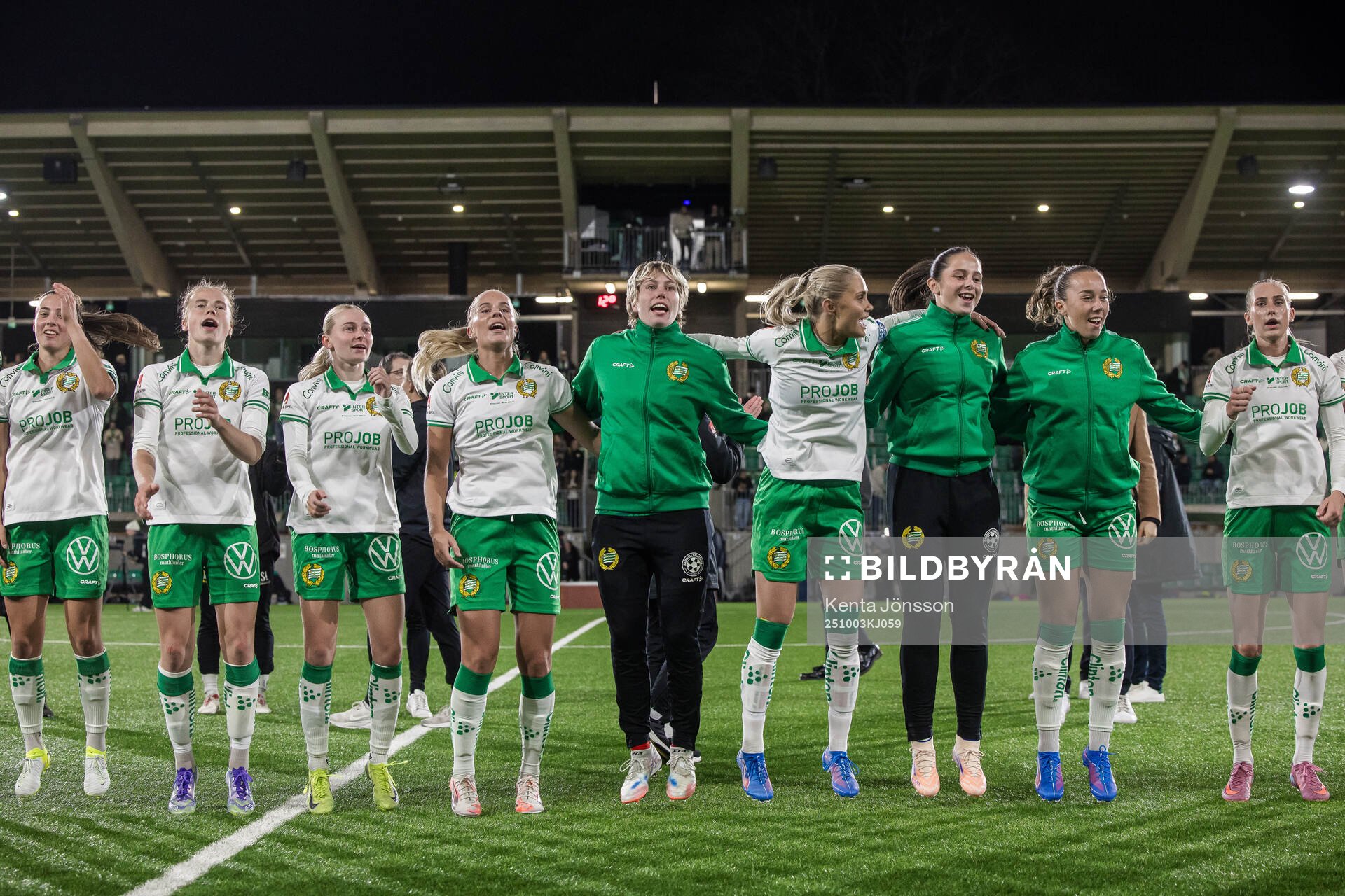 Hammarbys spelare jublar