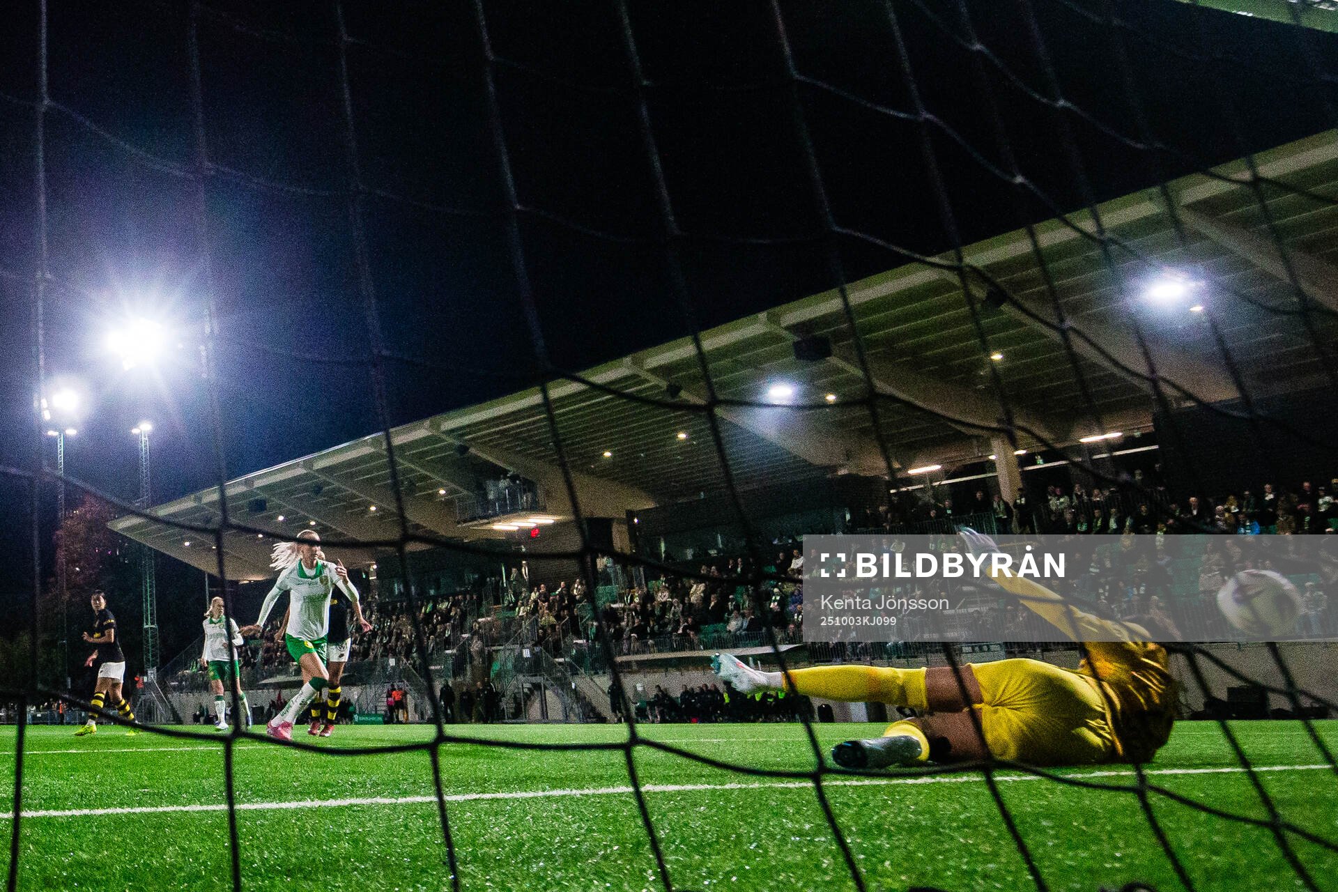 AIKs målvakt Jada Leanne Mathyssen Whyman släpper in 1-0