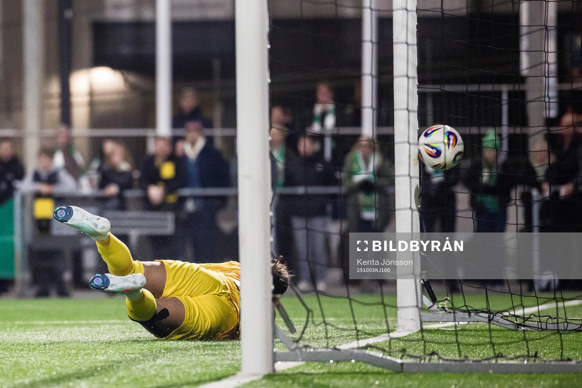 AIKs målvakt Jada Leanne Mathyssen Whyman släpper in 1-0