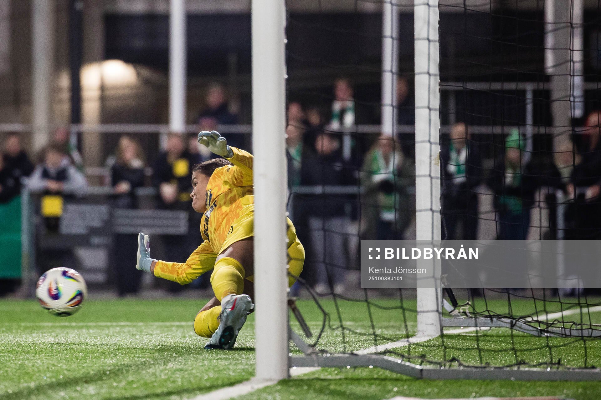 AIKs målvakt Jada Leanne Mathyssen Whyman släpper in 1-0