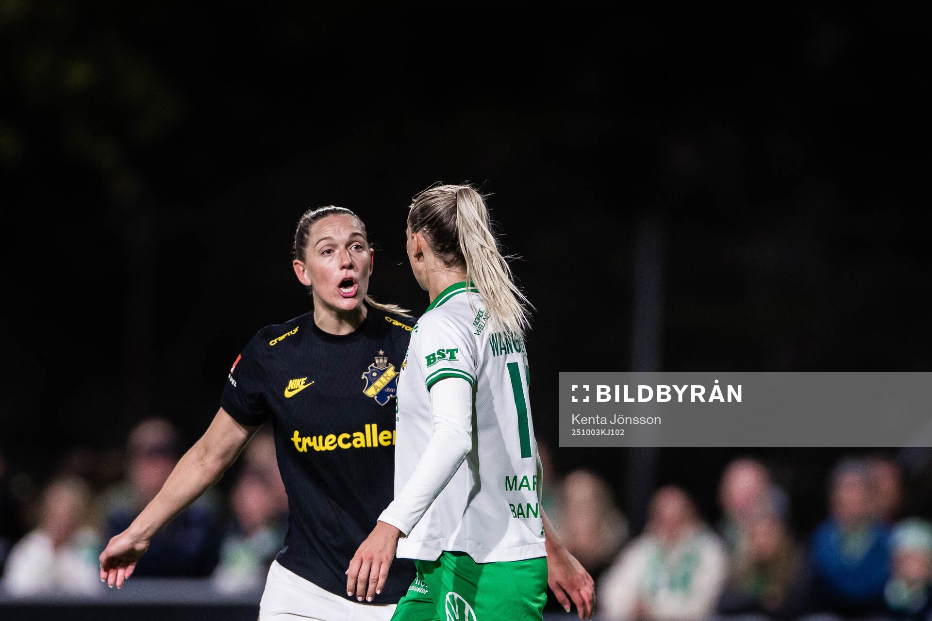 AIKs Jennie Nordin reagerar mot Hammarbys Ellen Wangerheim