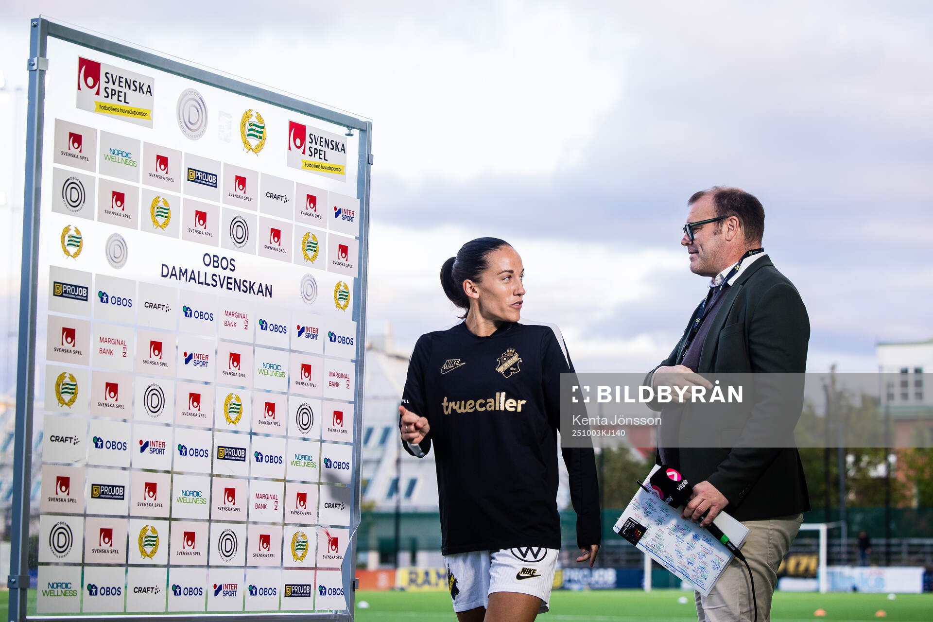 AIKs Anna Oskarsson och Viaplays kommentator Daniel