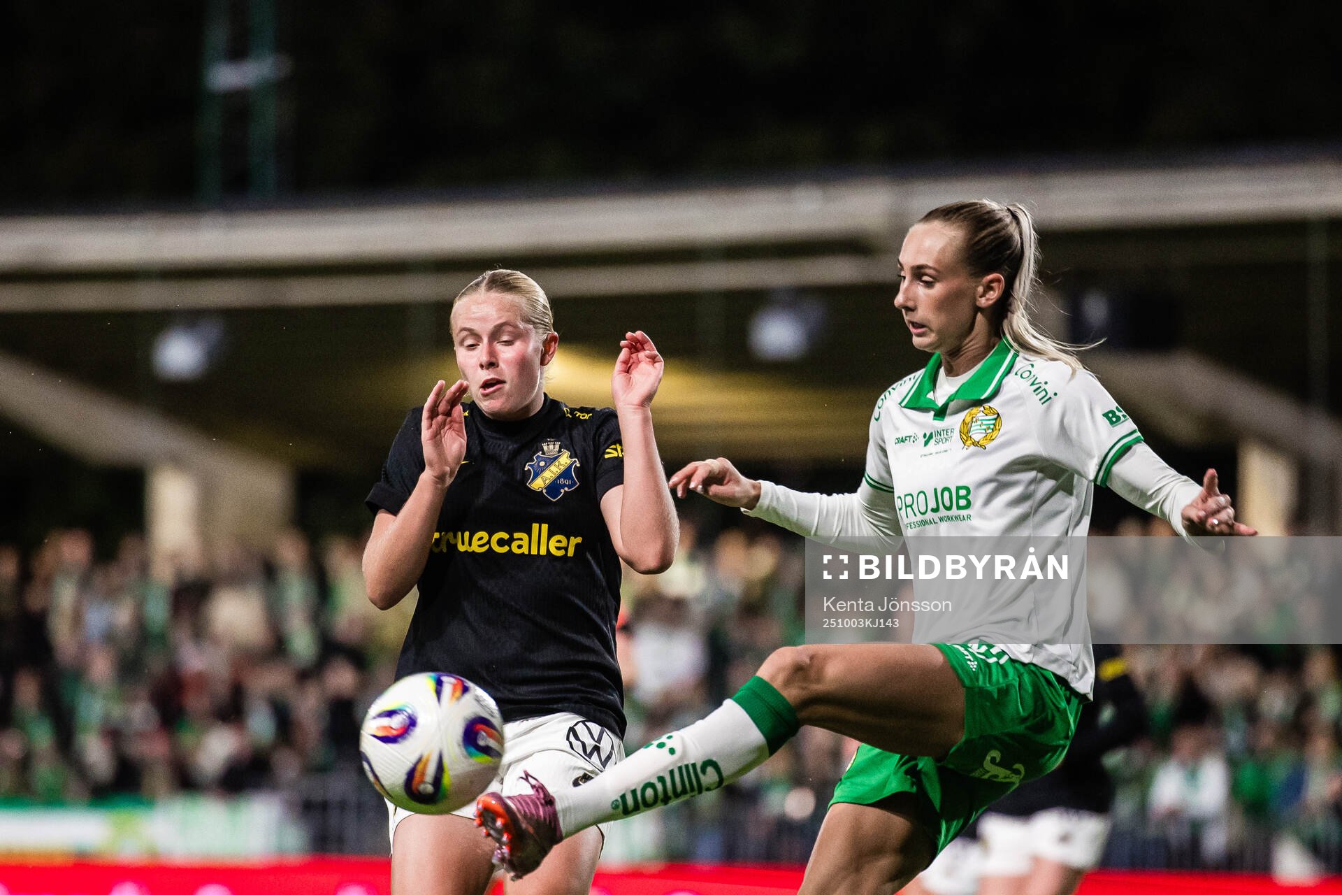 AIKs Nova Selin och Hammarbys Ellen Wangerheim