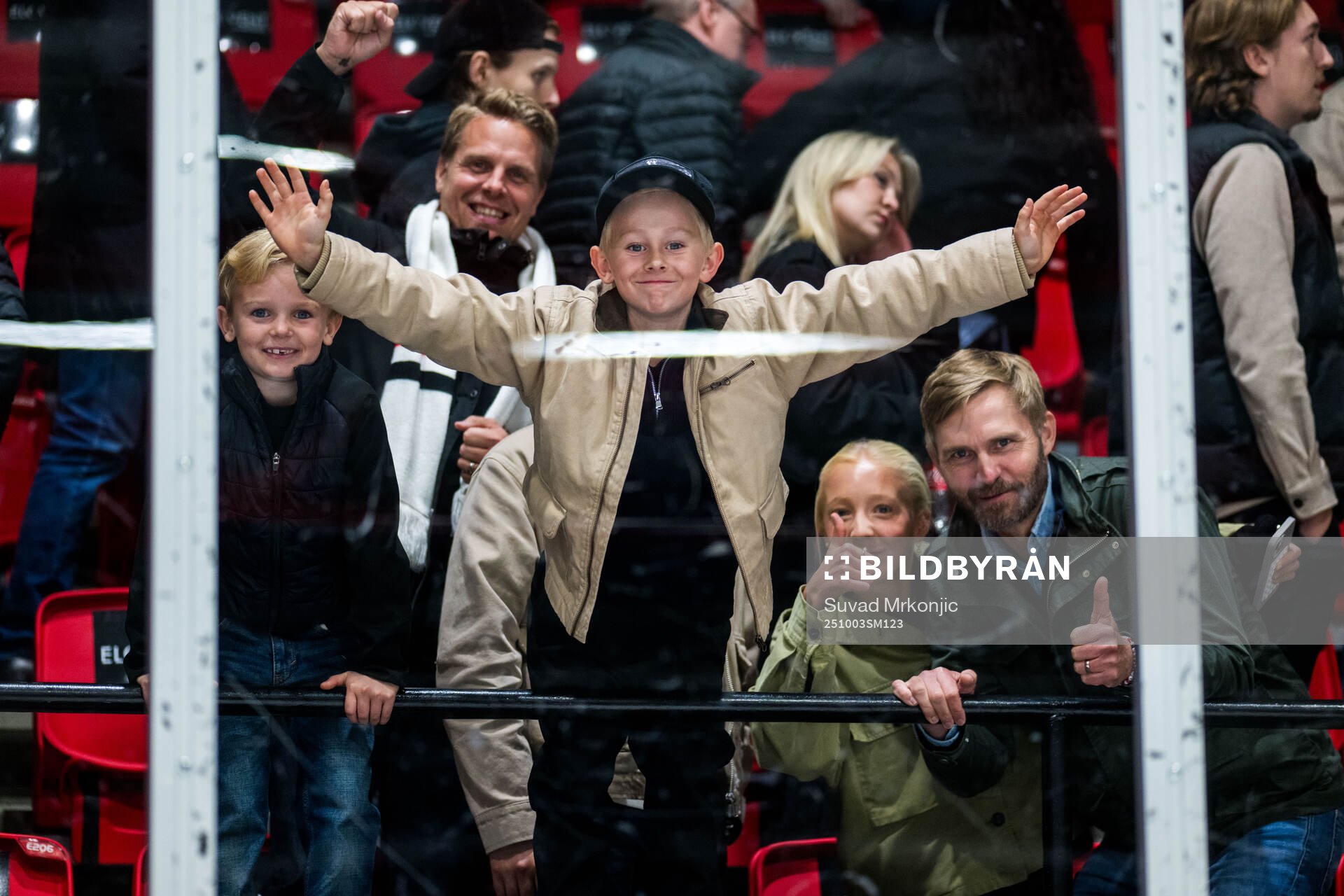 Nybros supportrar jublar