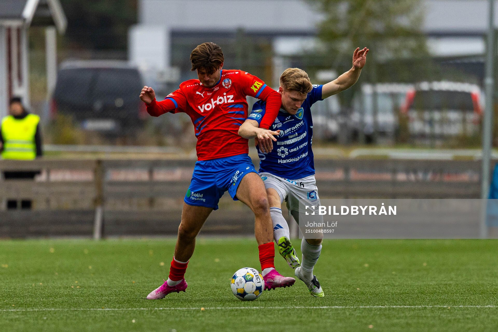 Helsingborgs Wilhelm Loeper och Umeå FCs Tobias Westin i