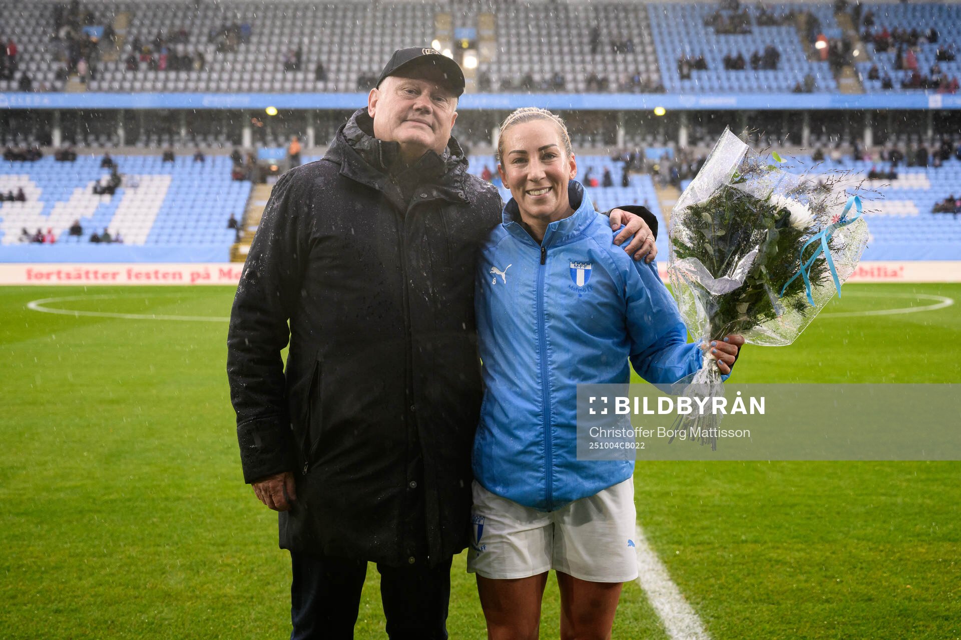 Malmö FFs Mia Persson med Malmö FFs ordförande Anders