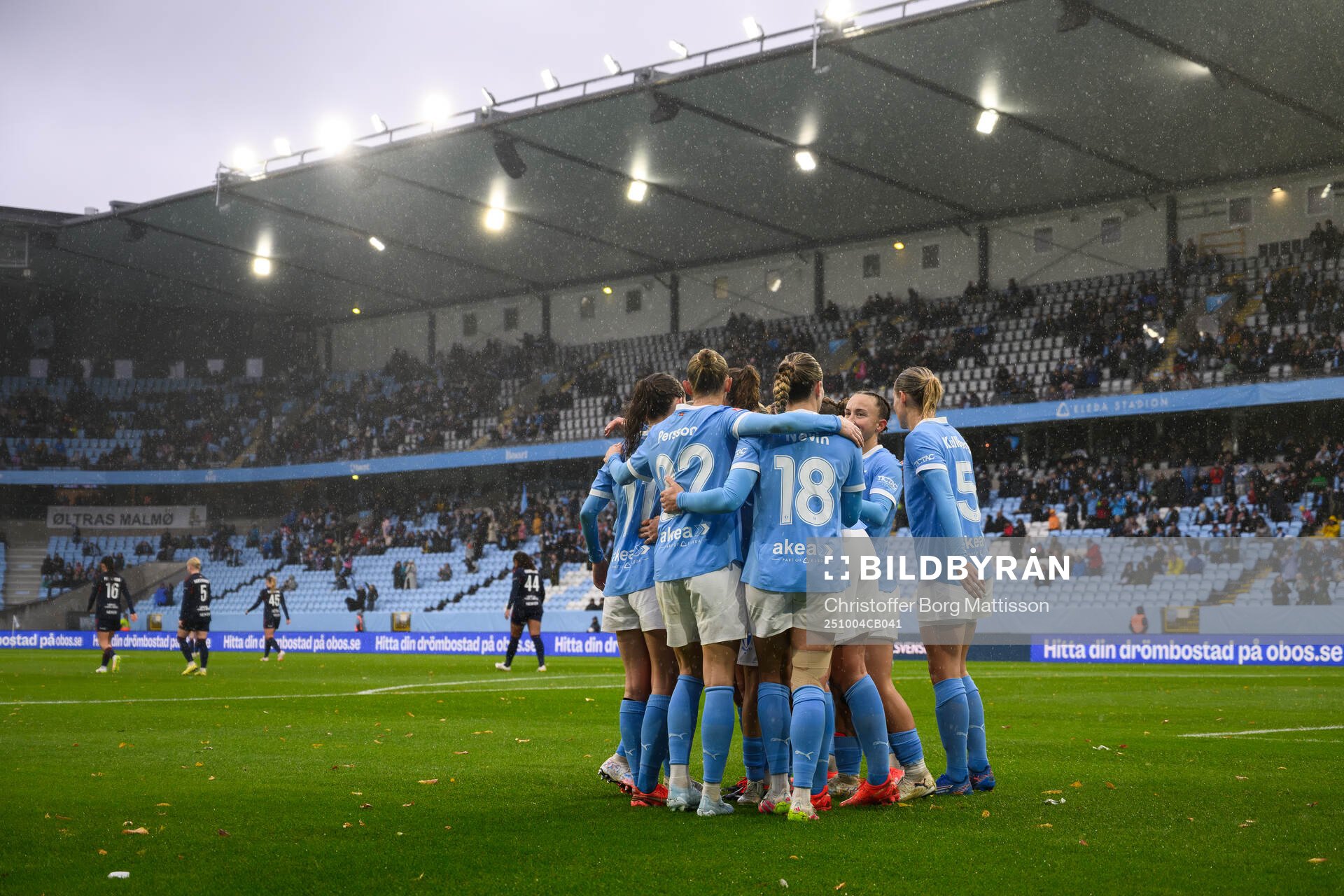 Malmö FFs spelare jublar med Sara Kanutte Sørensen Fornes