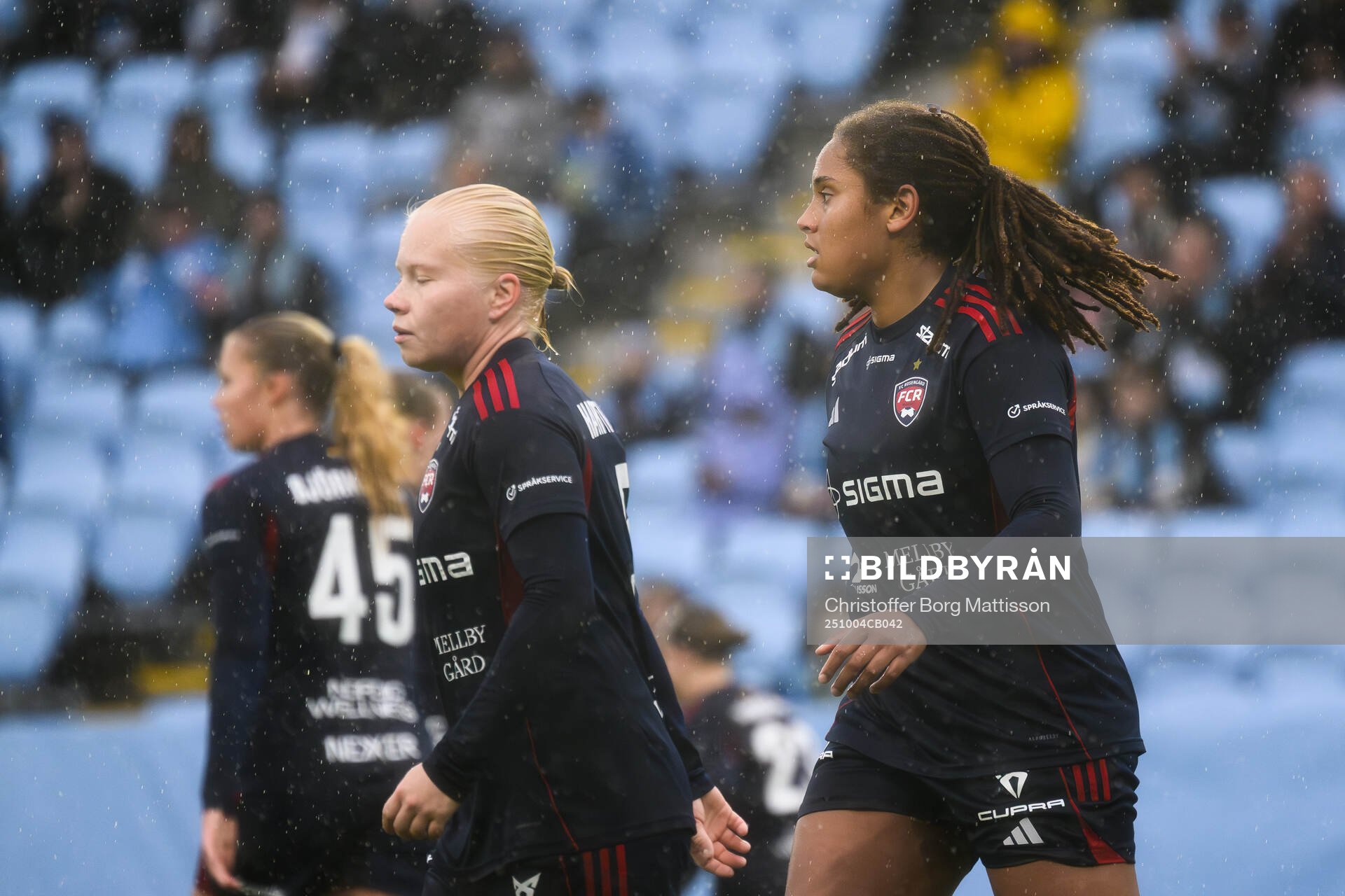 Rosengårds Anni Hartikainen och Jo-Anne Agbor Tataw