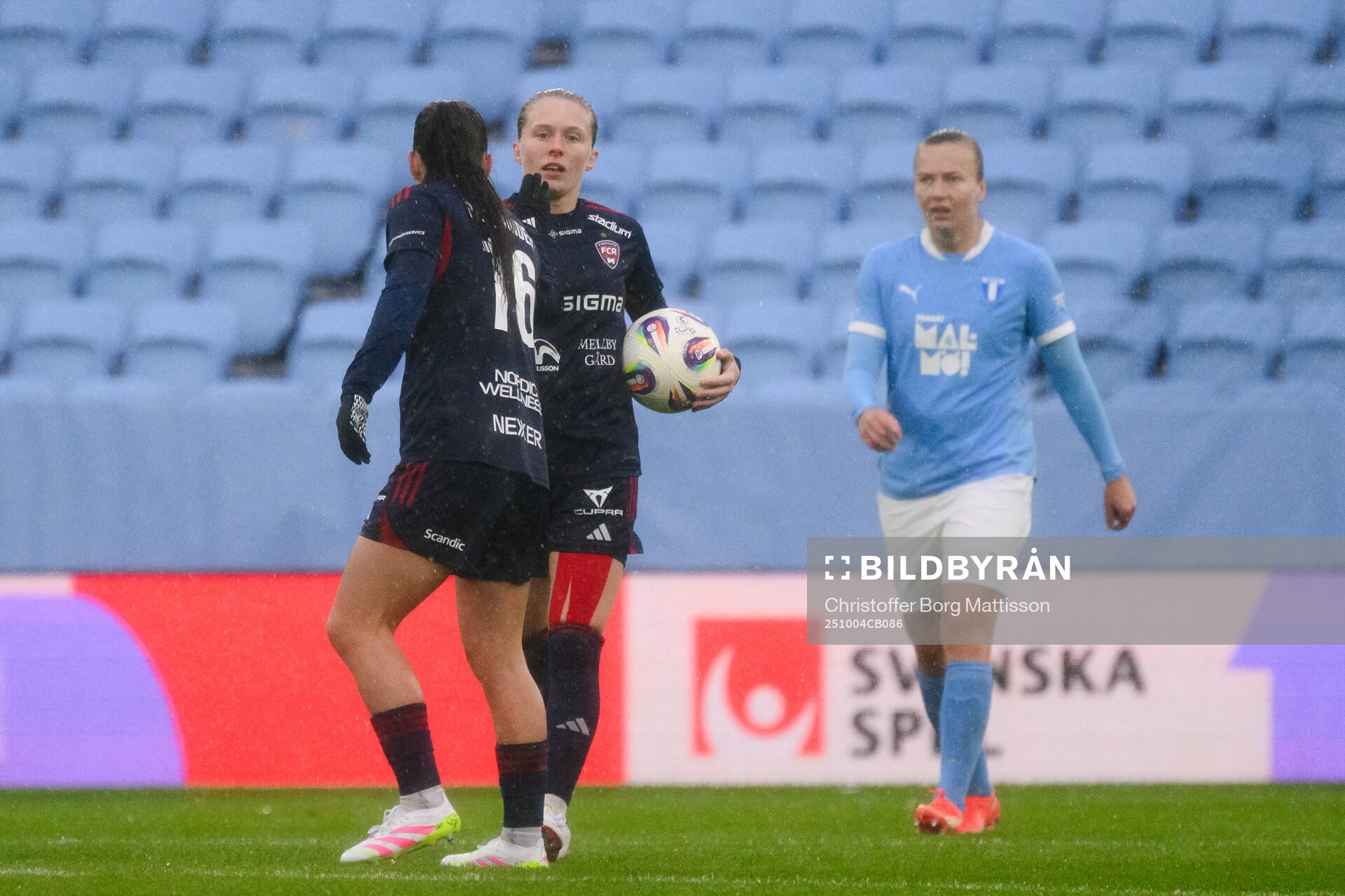 Rosengårds Emilia Larsson jublar