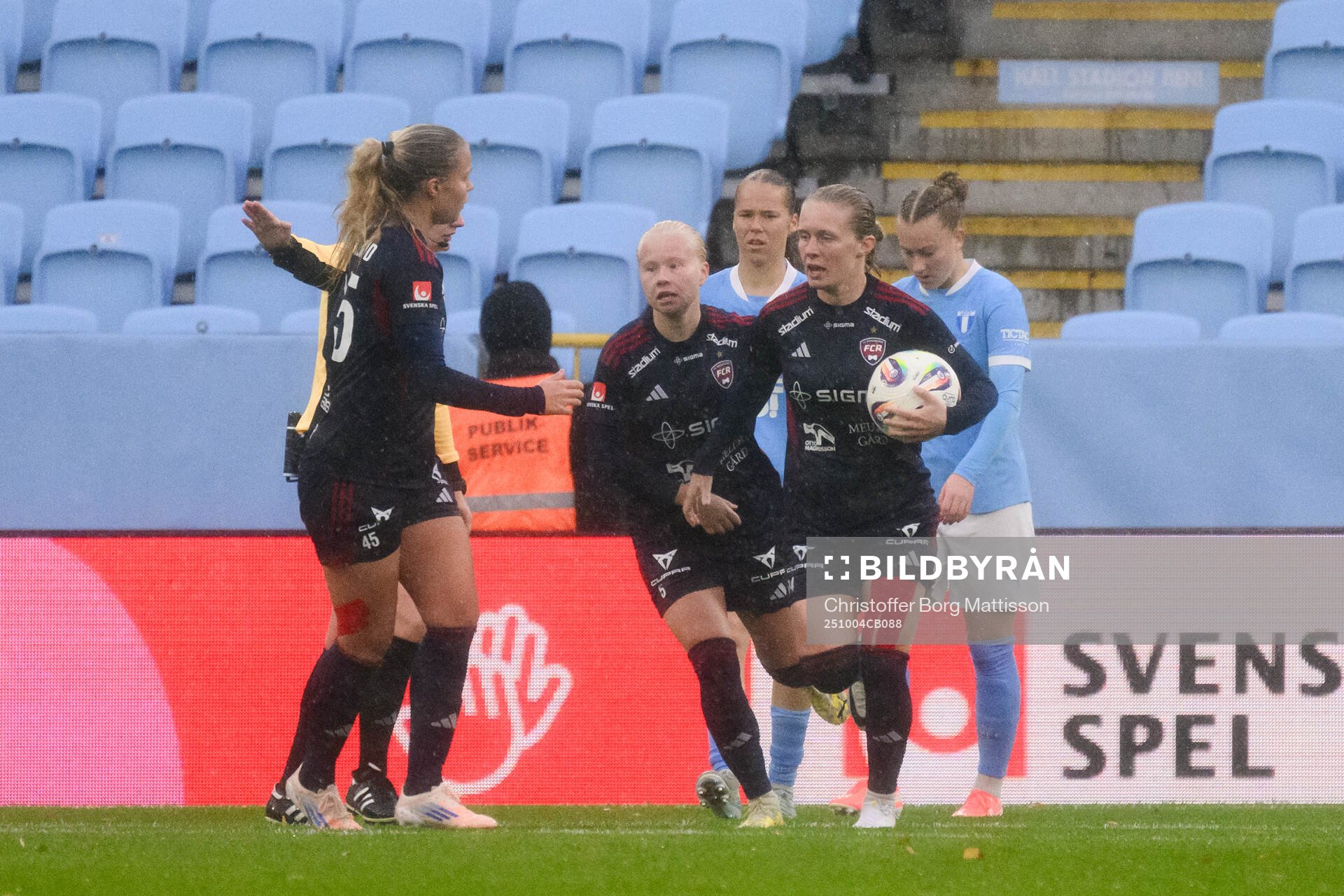 Rosengårds Emilia Larsson jublar