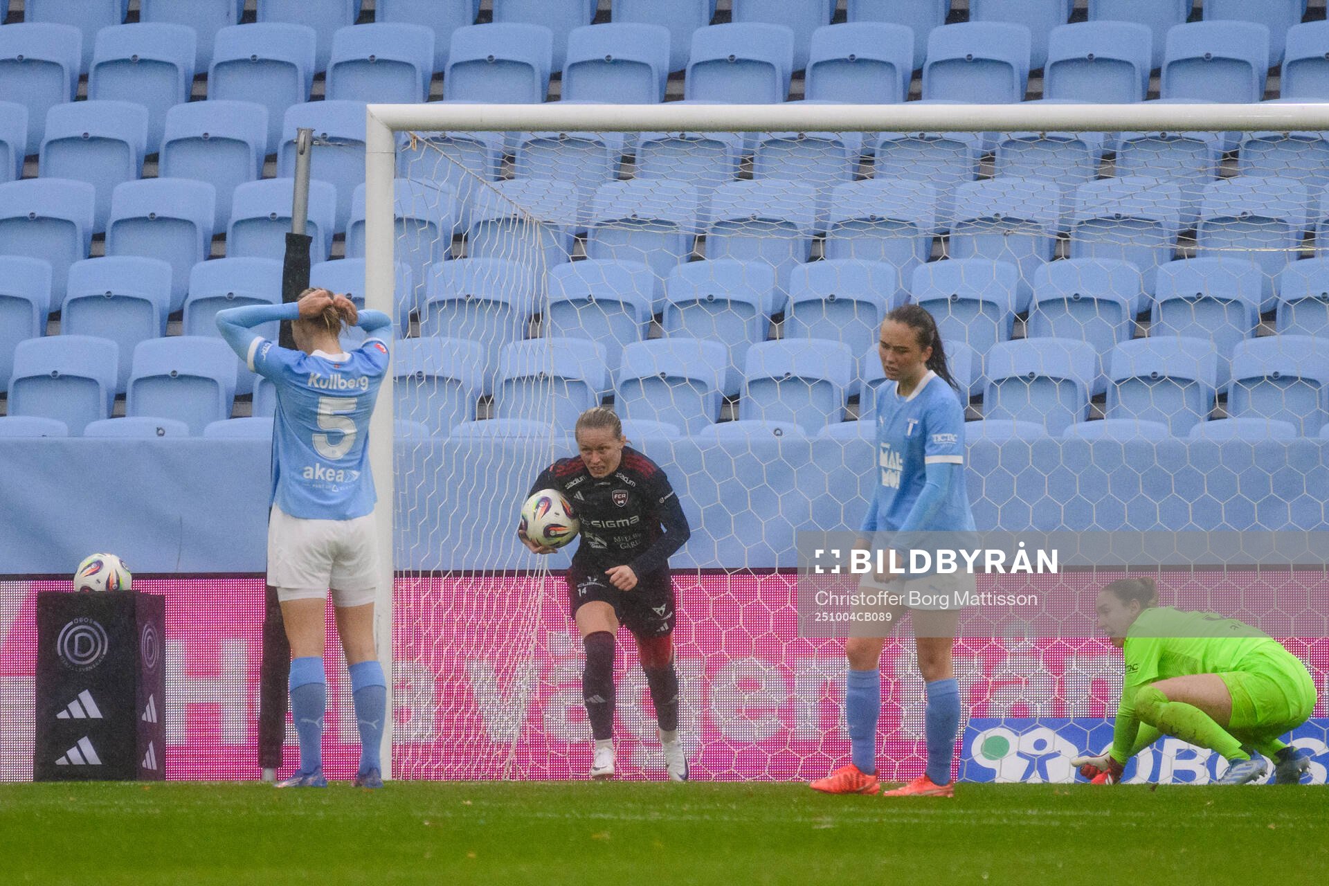 Rosengårds Emilia Larsson, Malmö FFs Sanna Kullberg,